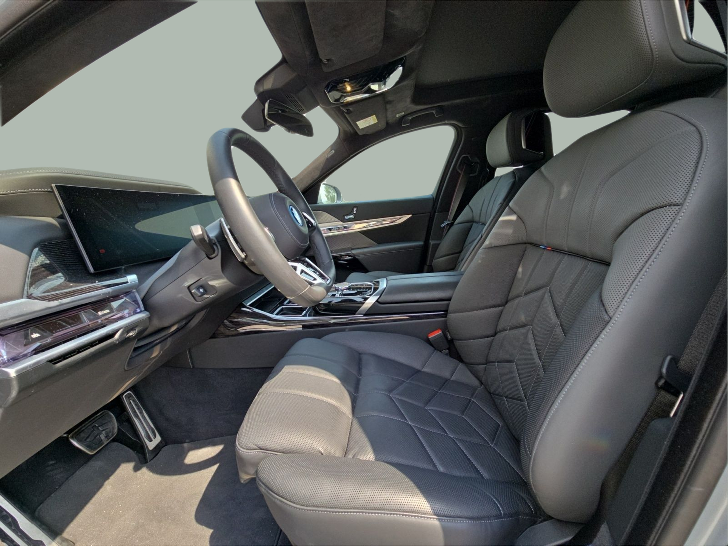 BMW I7 xDrive60 color Gris. Año 2025. 400KW(544CV). Elétrico. En concesionario MCoutinho Bomcar Coimbra de Coimbra