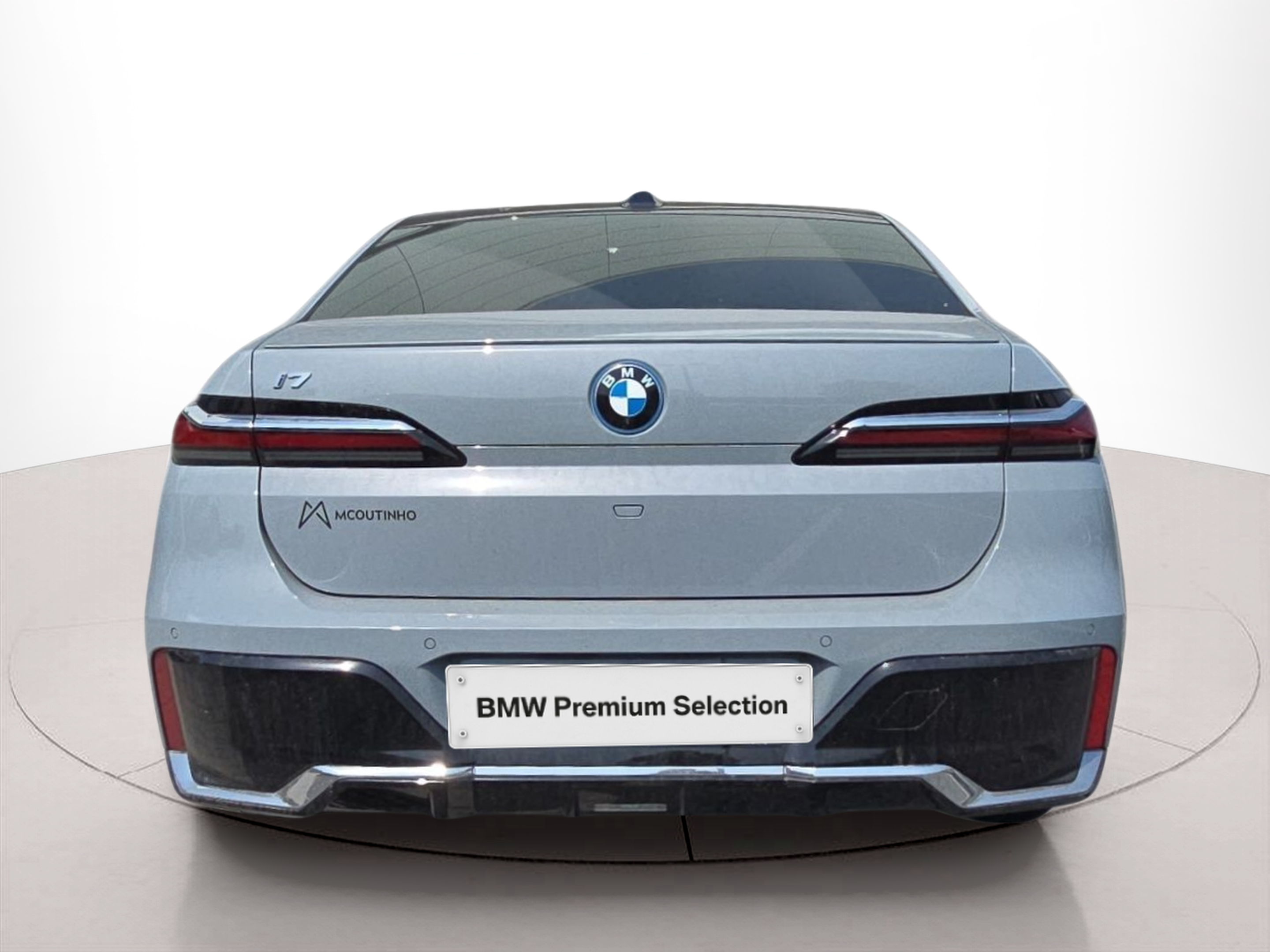 BMW I7 xDrive60 color Gris. Año 2025. 400KW(544CV). Elétrico. En concesionario MCoutinho Bomcar Coimbra de Coimbra