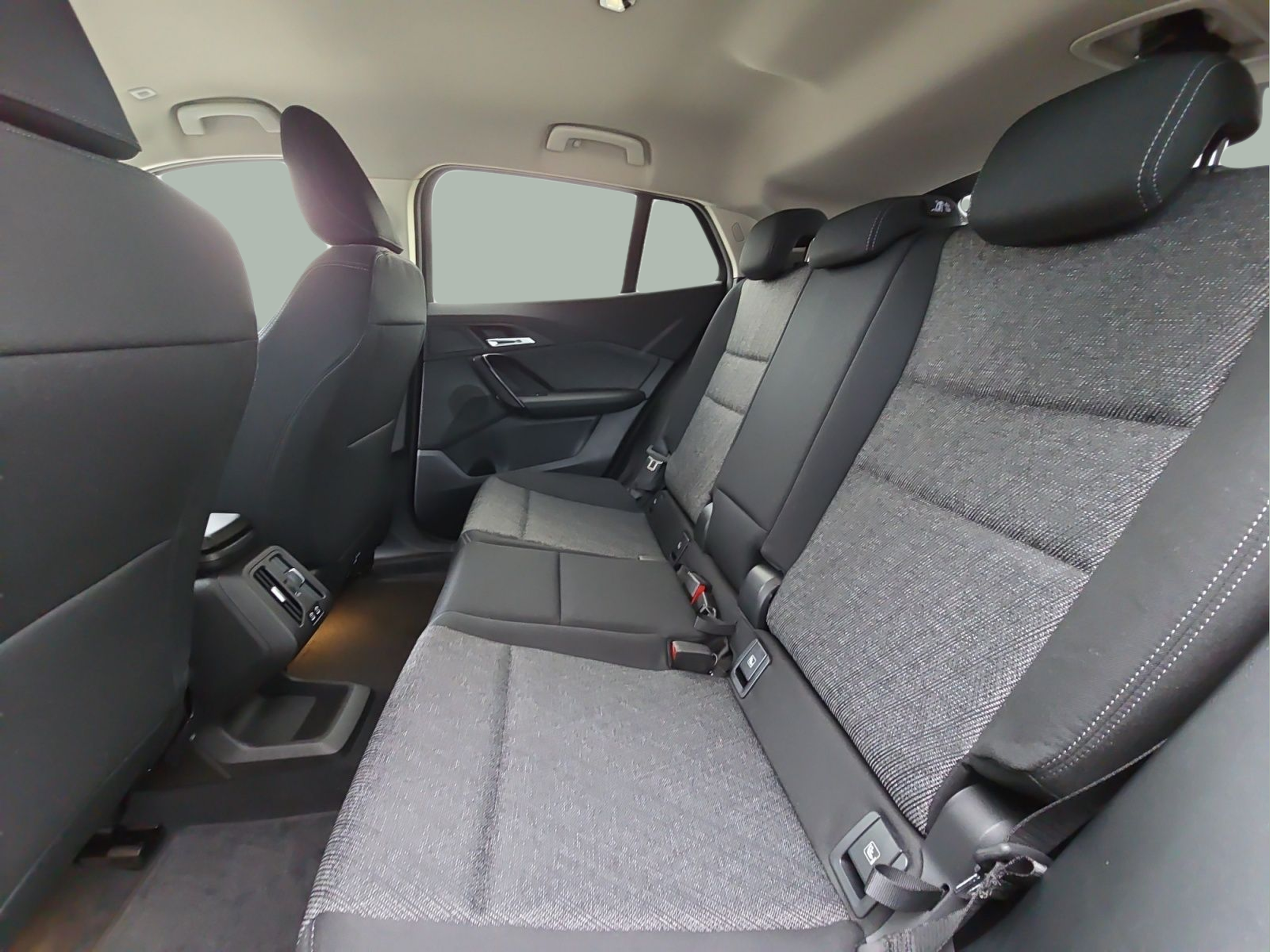 BMW iX2 eDrive20 color Negro. Año 2026. 150KW(204CV). Elétrico. En concesionario MCoutinho Bomcar Leiria de Leiria