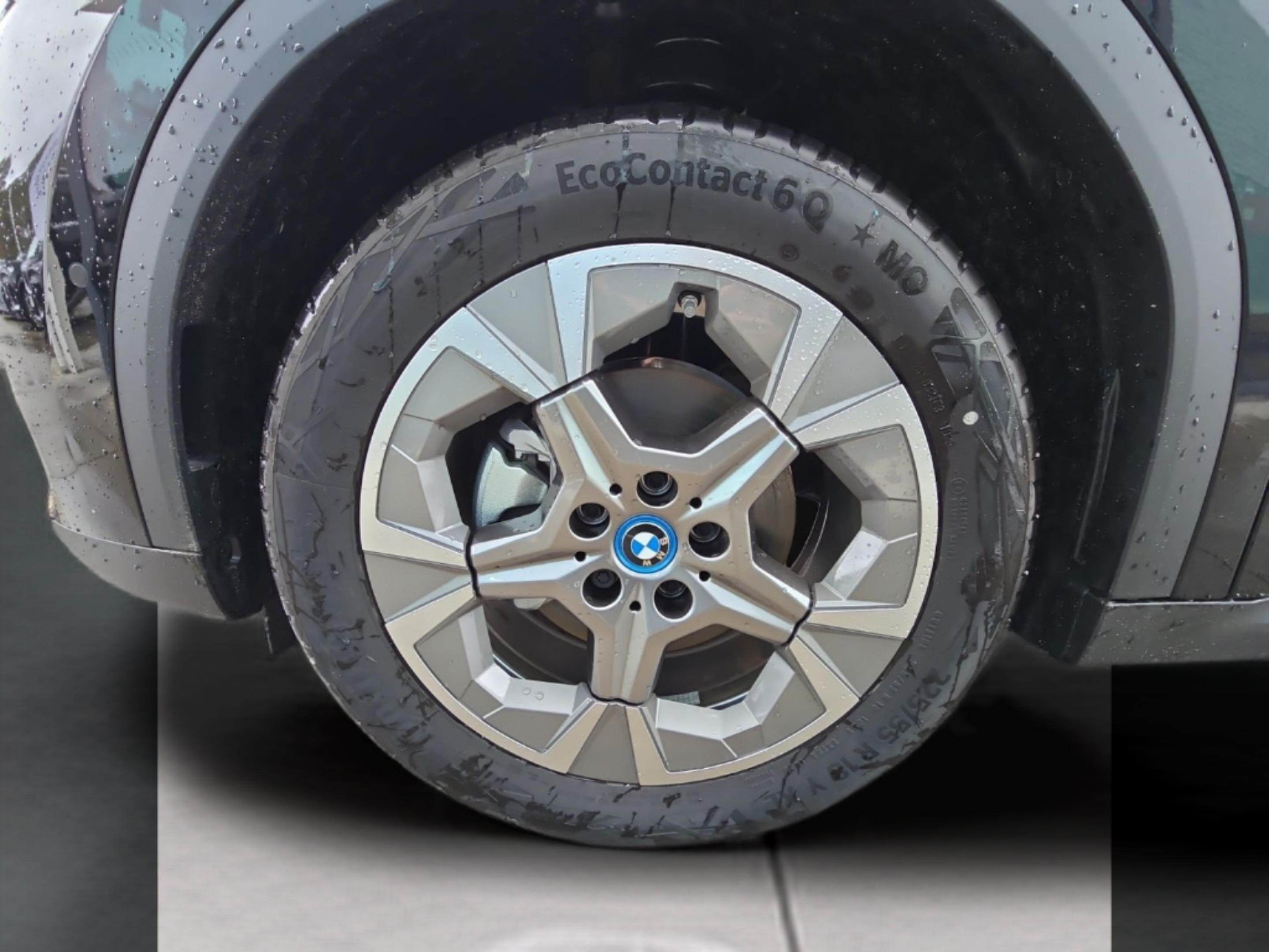 BMW iX2 eDrive20 color Negro. Año 2026. 150KW(204CV). Elétrico. En concesionario MCoutinho Bomcar Leiria de Leiria