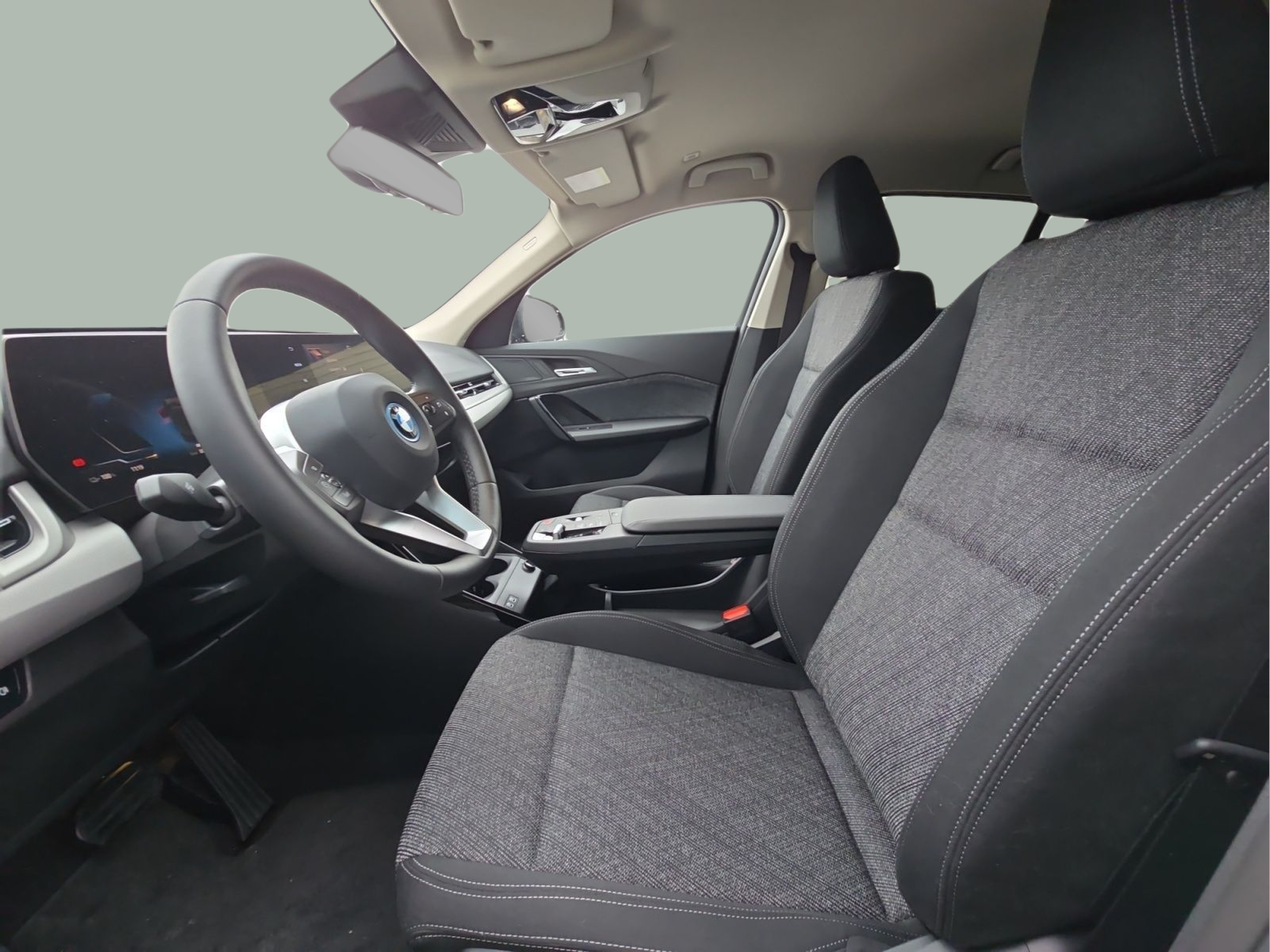 BMW iX2 eDrive20 color Negro. Año 2026. 150KW(204CV). Elétrico. En concesionario MCoutinho Bomcar Leiria de Leiria