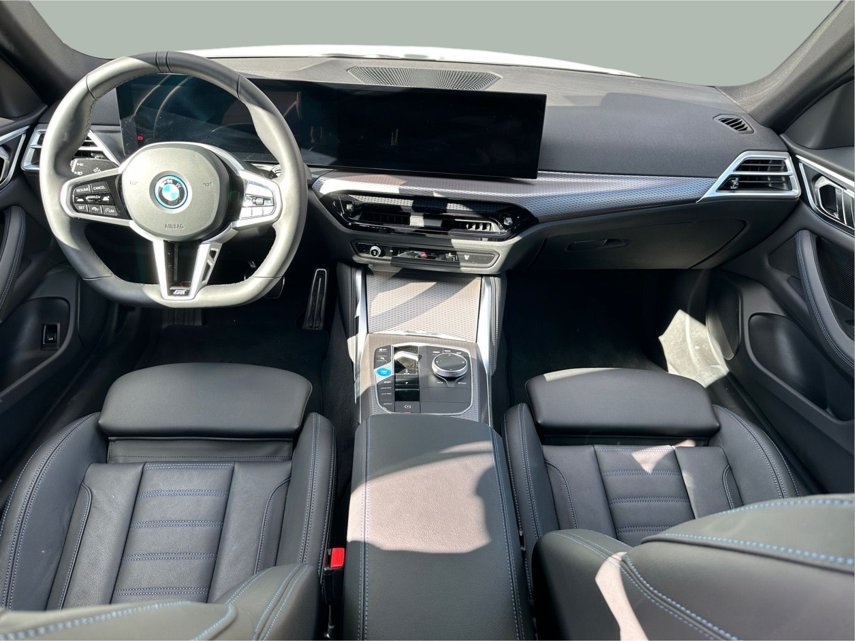 BMW i4 i4 eDrive40 color Blanco. Año 2025. 250KW(340CV). Elétrico. En concesionario MCoutinho - Vila Real de Vila Real