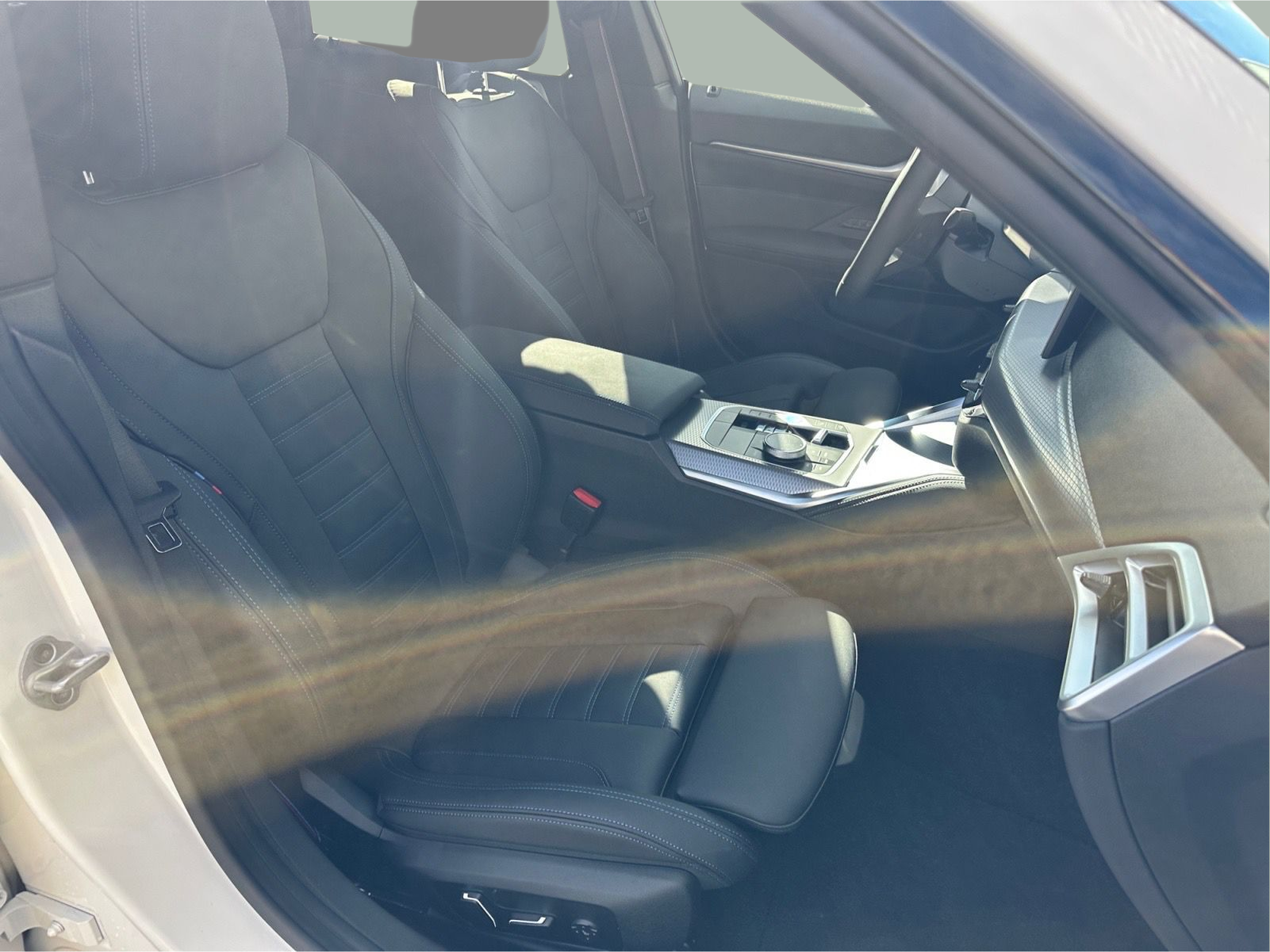 BMW i4 i4 eDrive40 color Blanco. Año 2025. 250KW(340CV). Elétrico. En concesionario MCoutinho - Vila Real de Vila Real