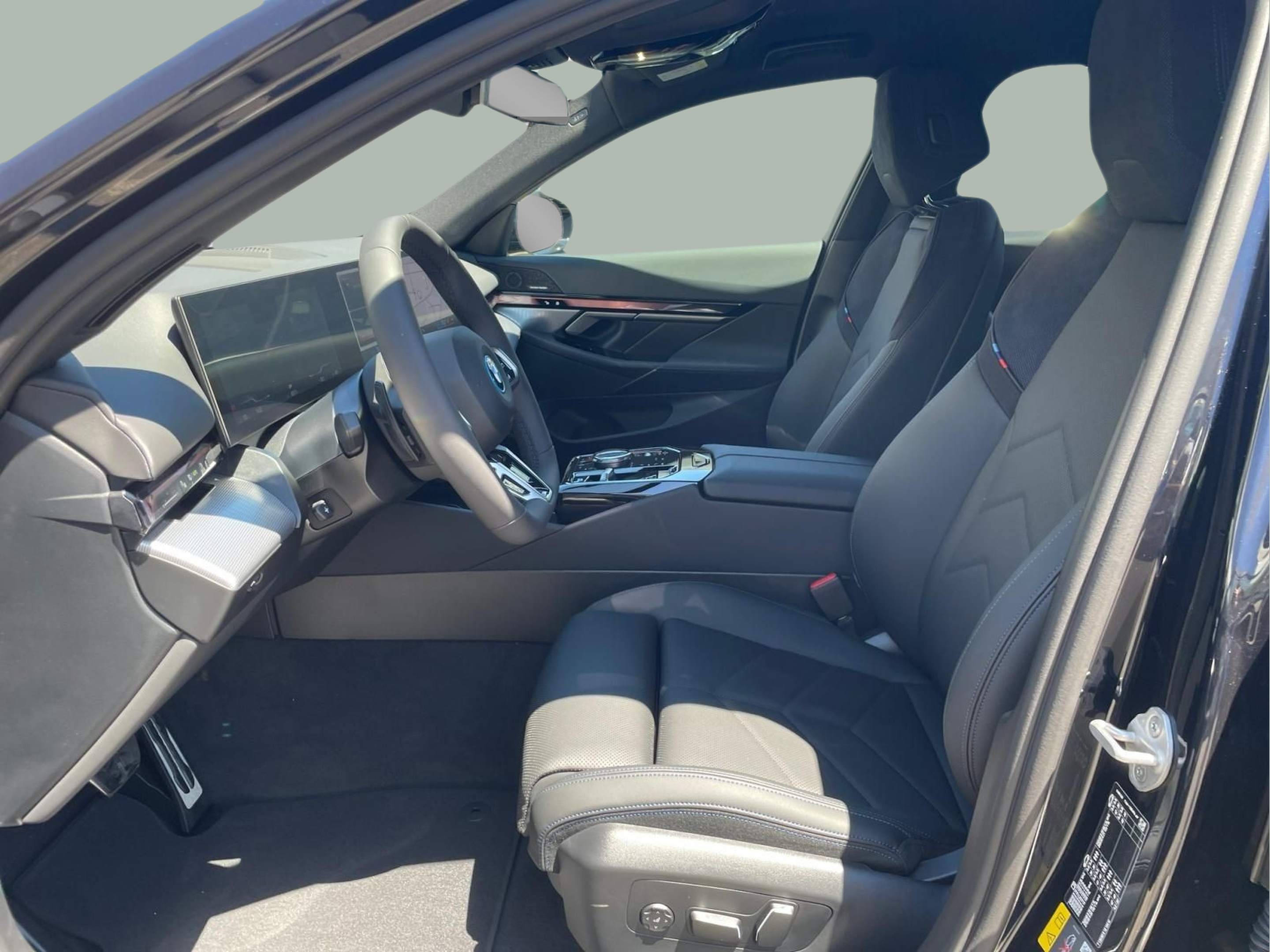 BMW i5 eDrive40 color Negro. Año 2025. 250KW(340CV). Elétrico. En concesionario MCoutinho - Viseu de Viseu