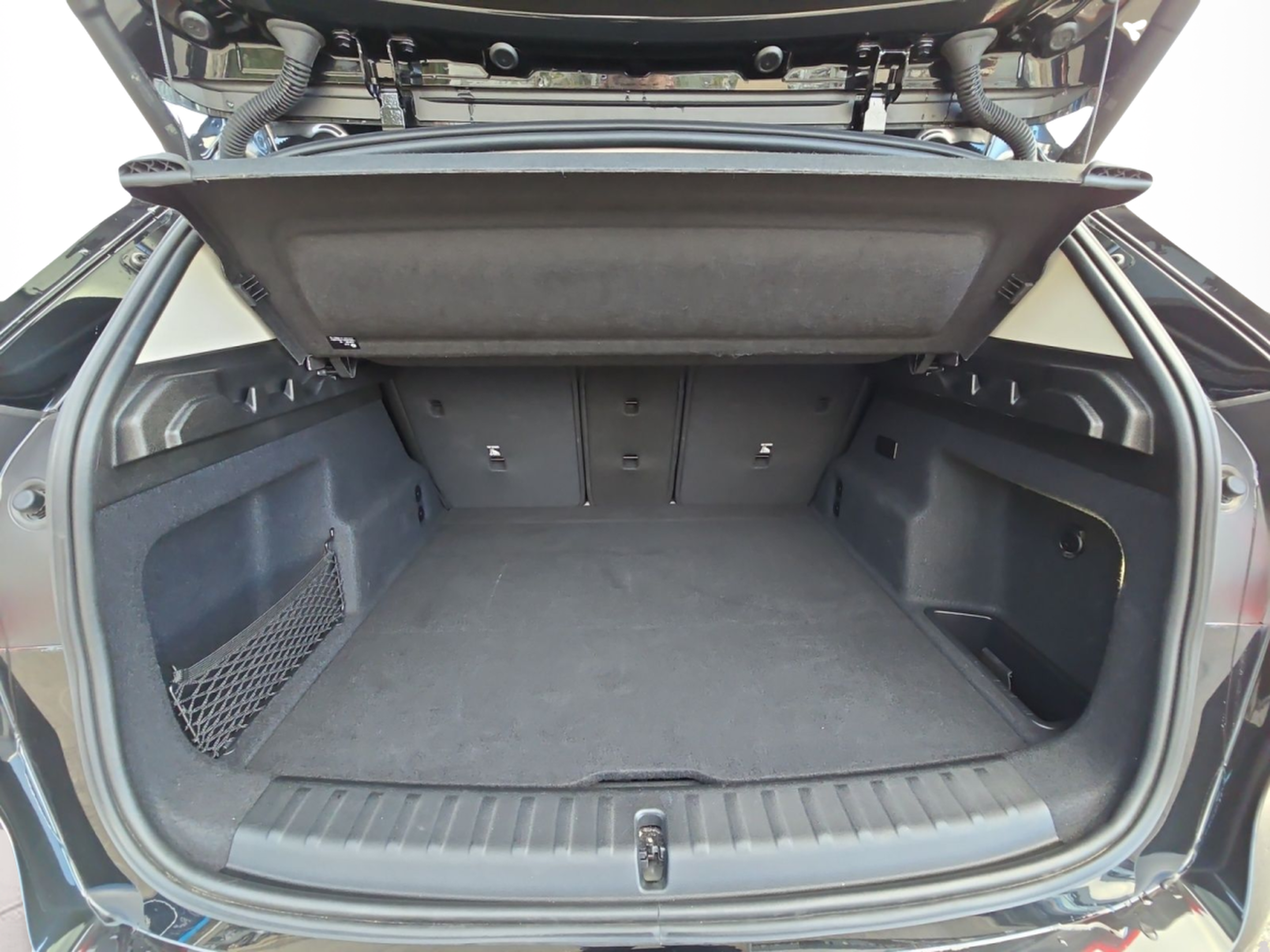 BMW iX1 eDrive20 color Negro. Año 2024. 150KW(204CV). Elétrico. En concesionario MCoutinho Bomcar Leiria de Leiria