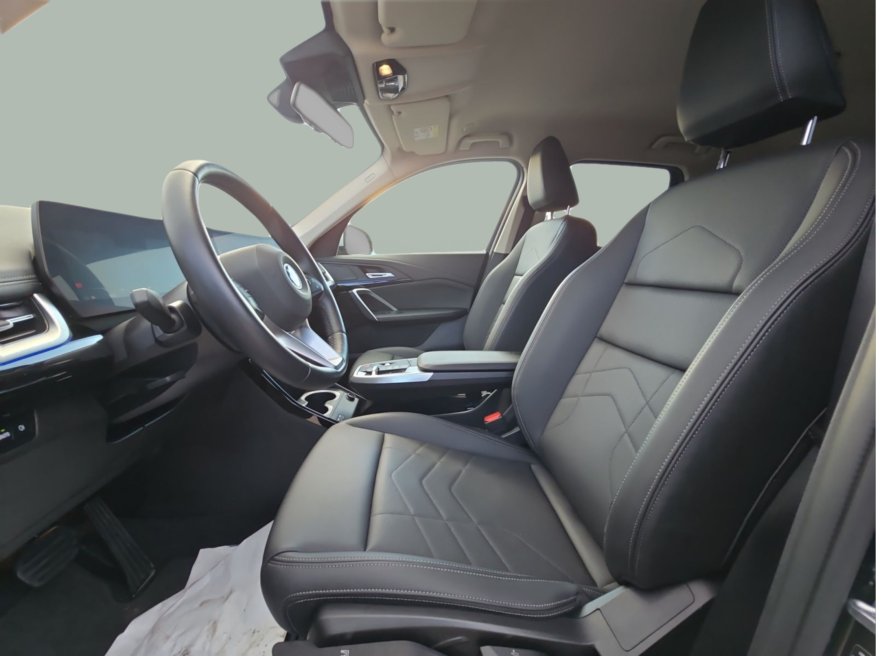 BMW iX1 eDrive20 color Negro. Año 2024. 150KW(204CV). Elétrico. En concesionario MCoutinho Bomcar Leiria de Leiria