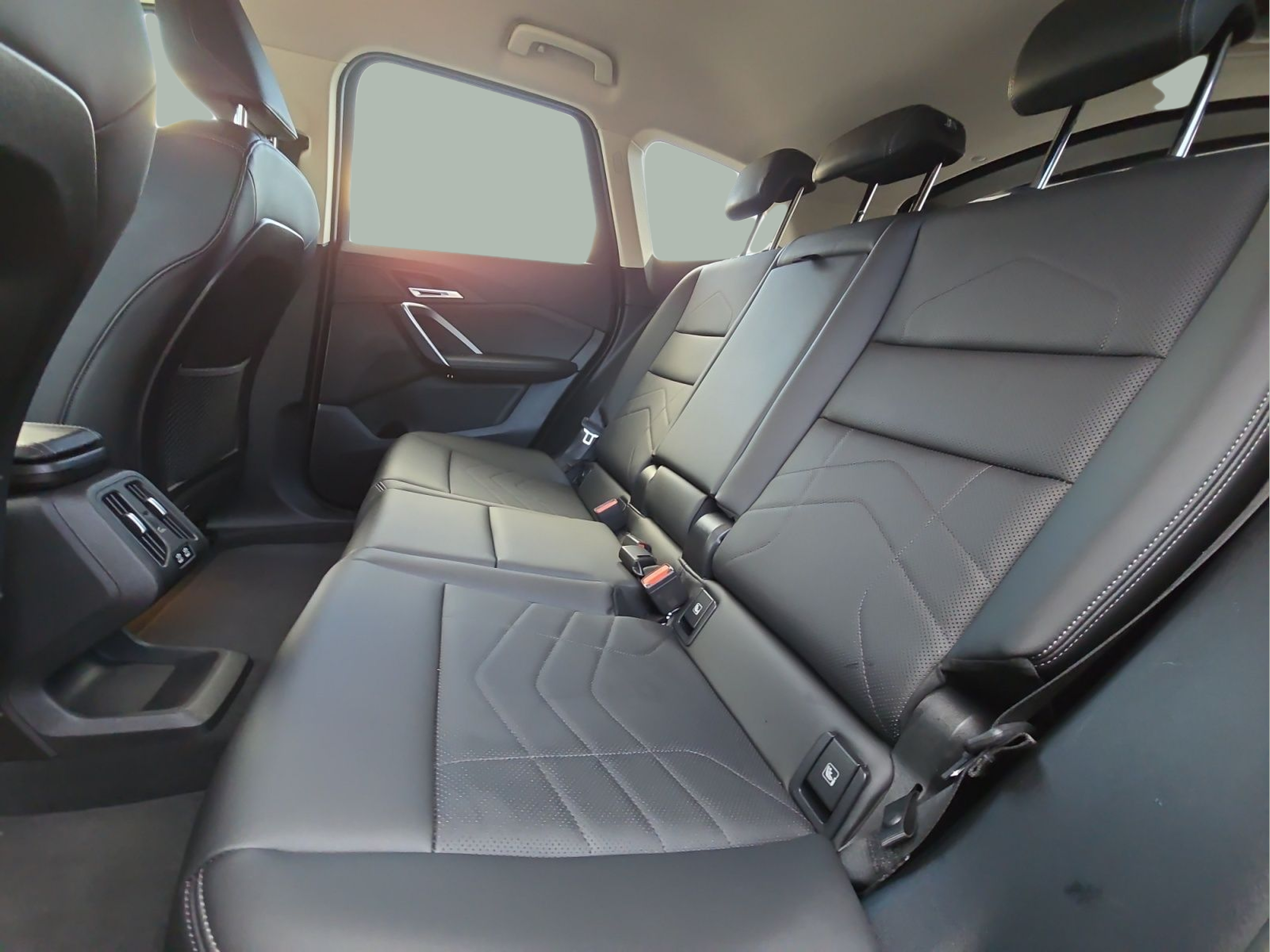 BMW iX1 eDrive20 color Negro. Año 2024. 150KW(204CV). Elétrico. En concesionario MCoutinho Bomcar Coimbra de Coimbra