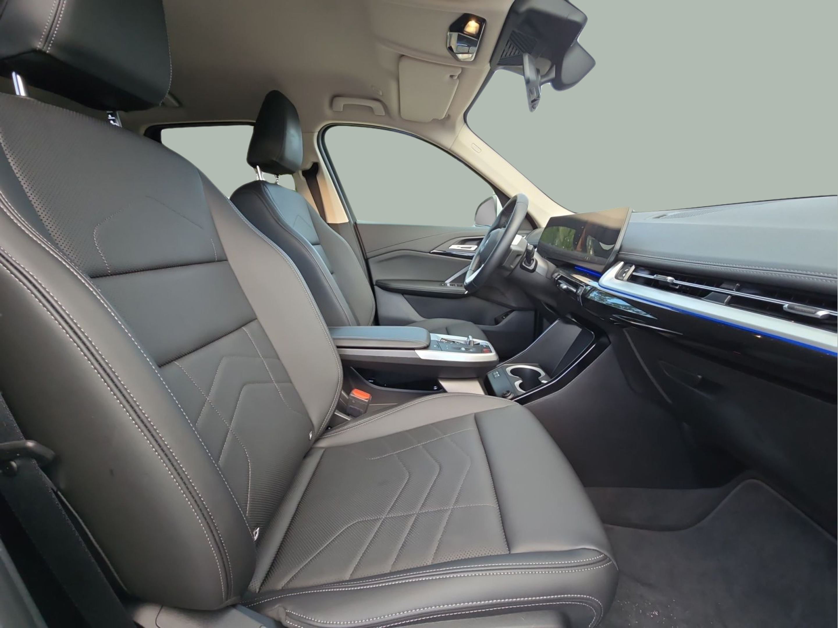 BMW iX1 eDrive20 color Negro. Año 2024. 150KW(204CV). Elétrico. En concesionario MCoutinho Bomcar Coimbra de Coimbra