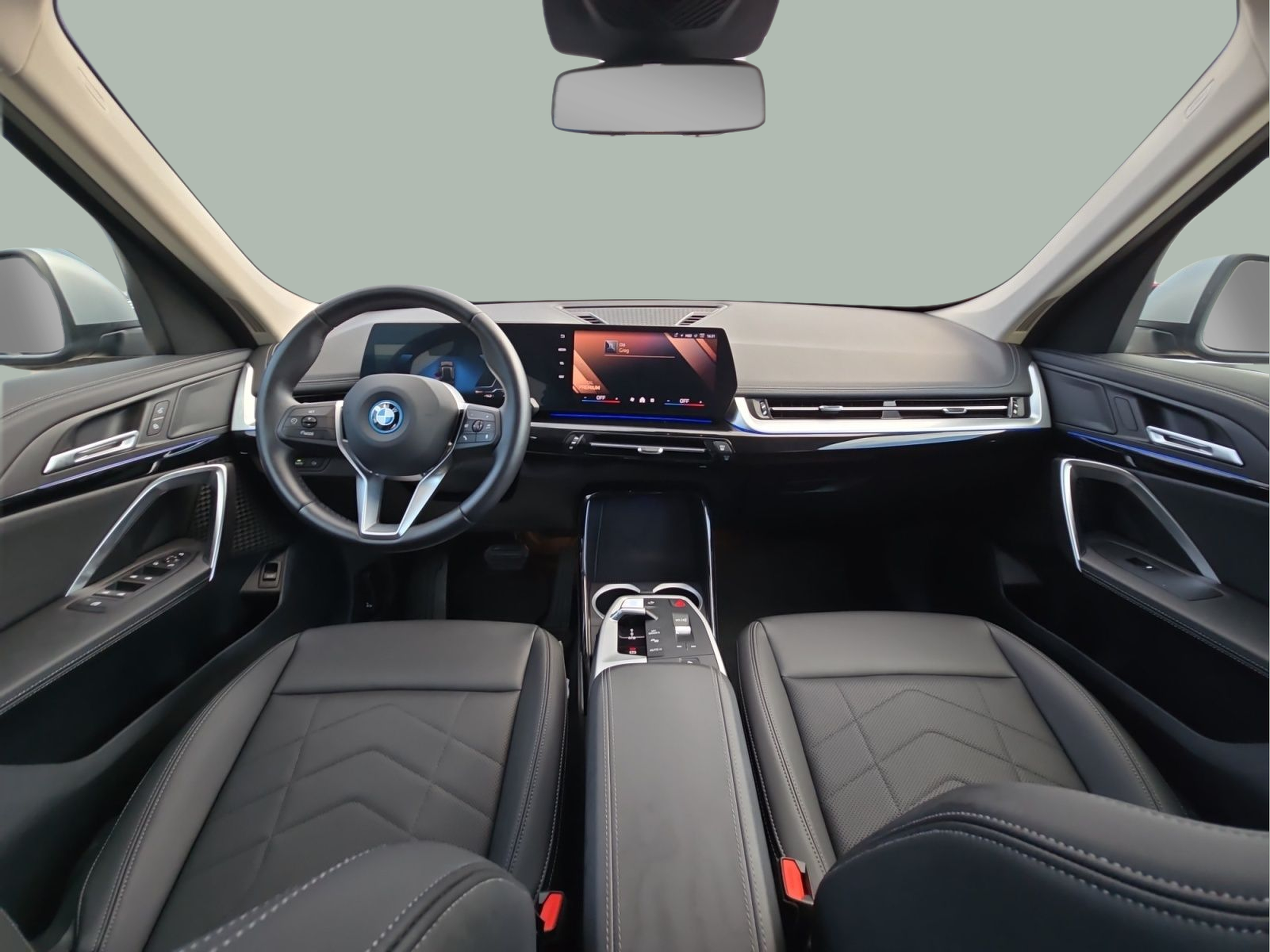 BMW iX1 eDrive20 color Negro. Año 2024. 150KW(204CV). Elétrico. En concesionario MCoutinho Bomcar Coimbra de Coimbra