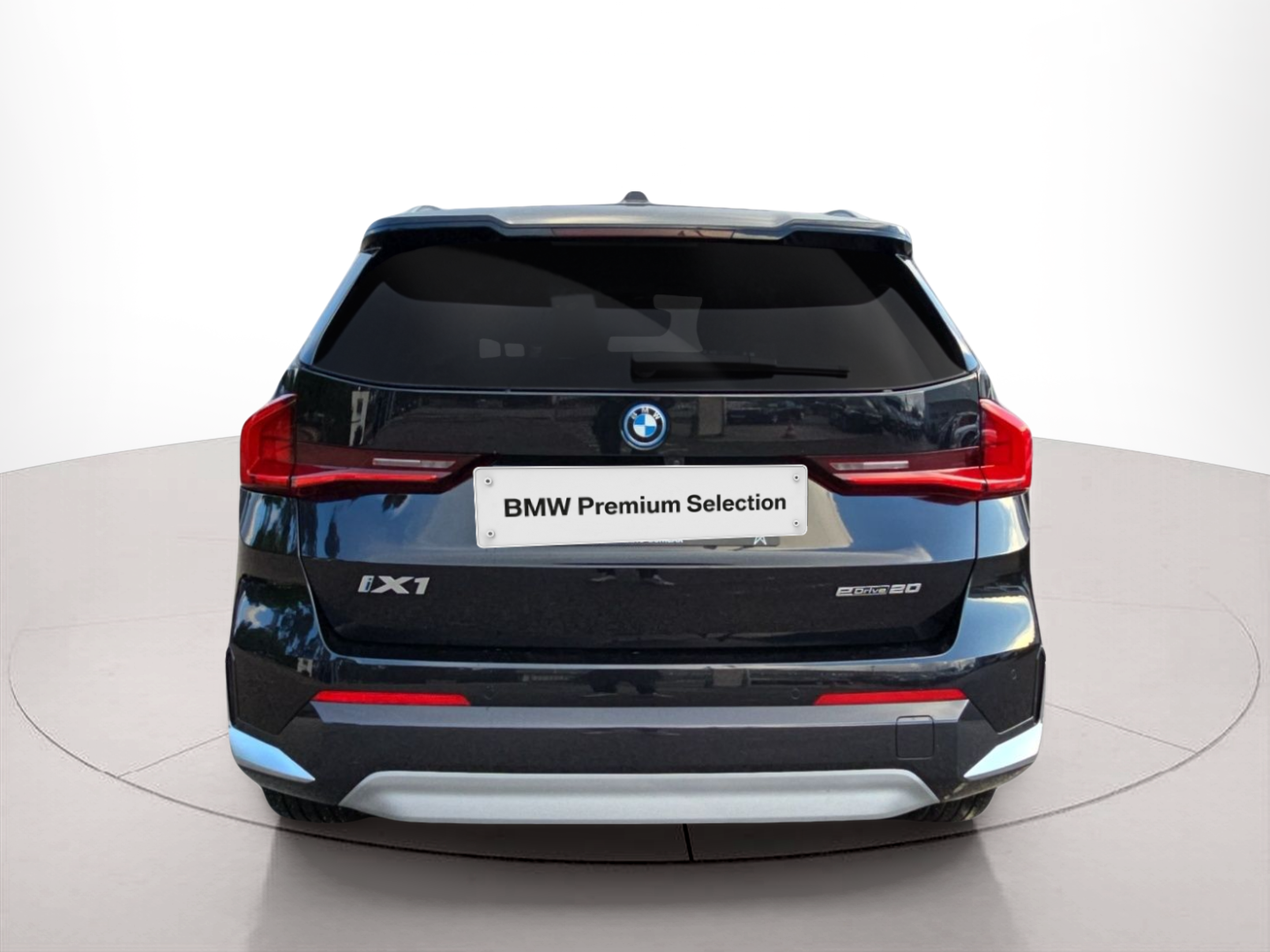 BMW iX1 eDrive20 color Negro. Año 2024. 150KW(204CV). Elétrico. En concesionario MCoutinho Bomcar Coimbra de Coimbra
