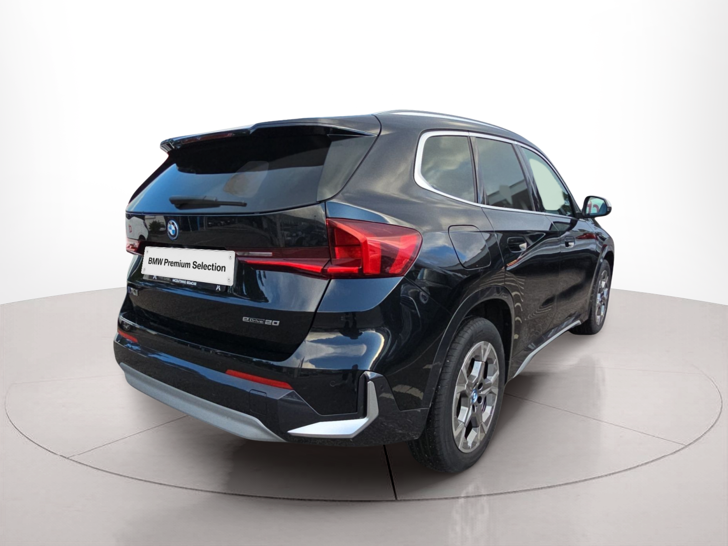 BMW iX1 eDrive20 color Negro. Año 2024. 150KW(204CV). Elétrico. En concesionario MCoutinho Bomcar Coimbra de Coimbra