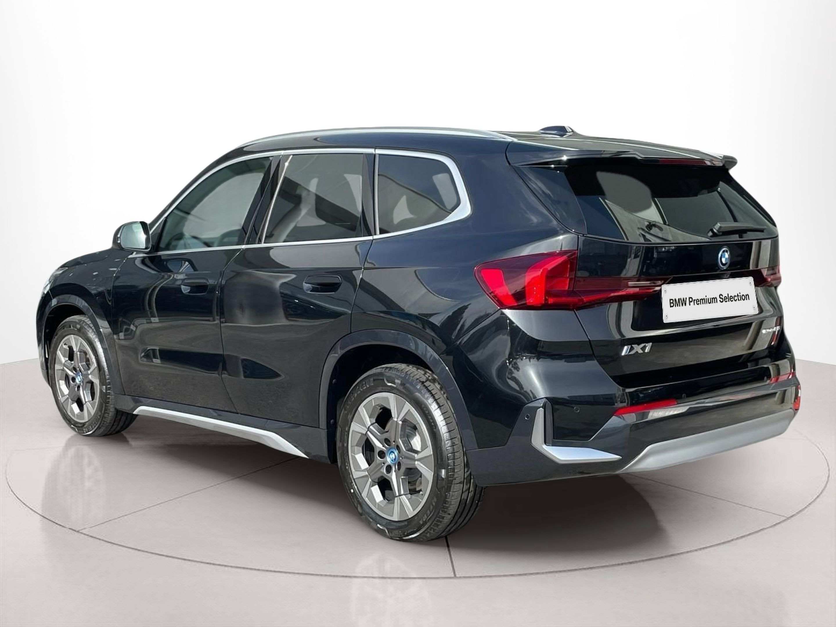 BMW iX1 eDrive20 color Negro. Año 2025. 150KW(204CV). Elétrico. En concesionario MCoutinho - Viseu de Viseu