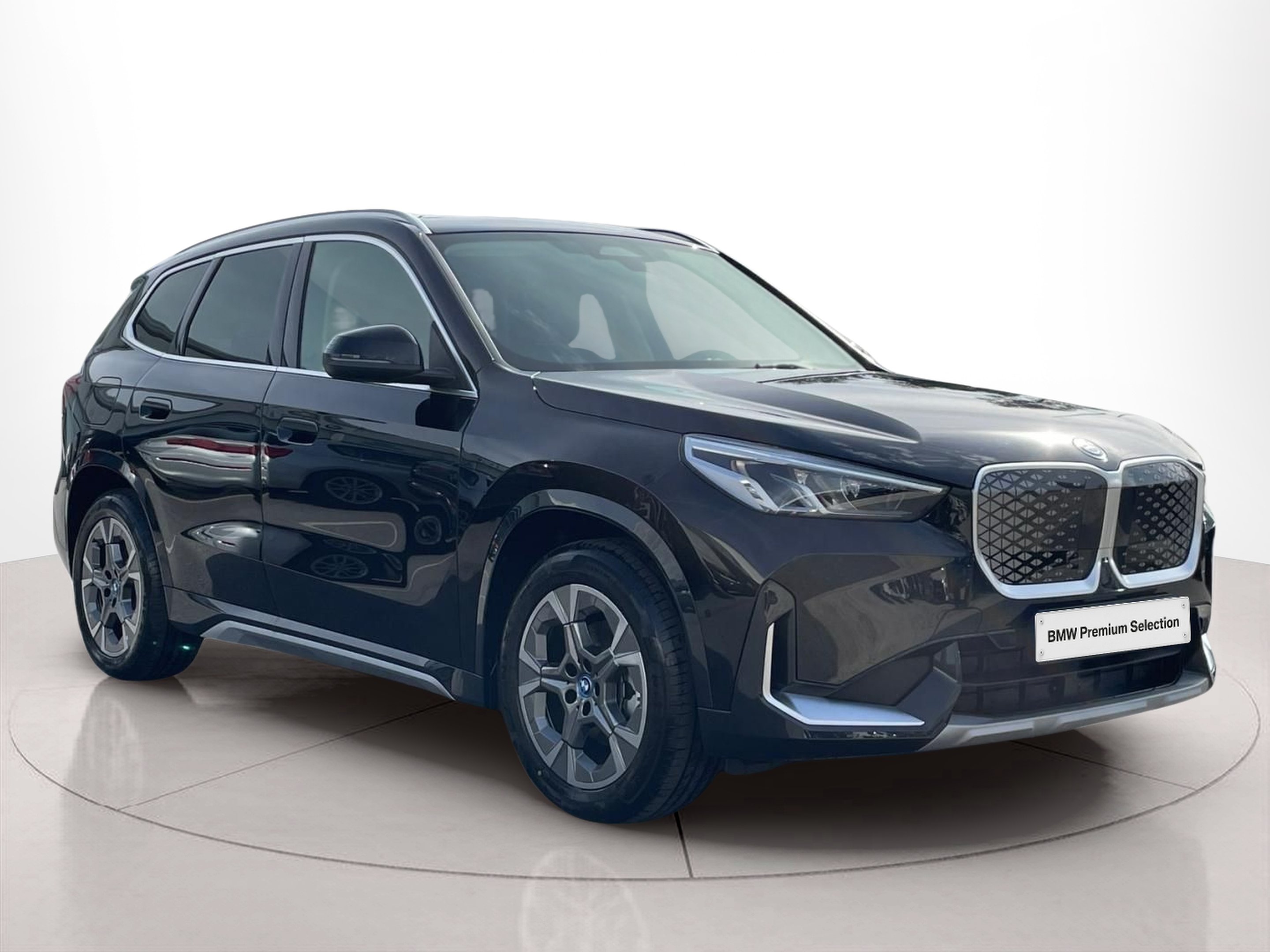 BMW iX1 eDrive20 color Negro. Año 2025. 150KW(204CV). Elétrico. En concesionario MCoutinho - Viseu de Viseu