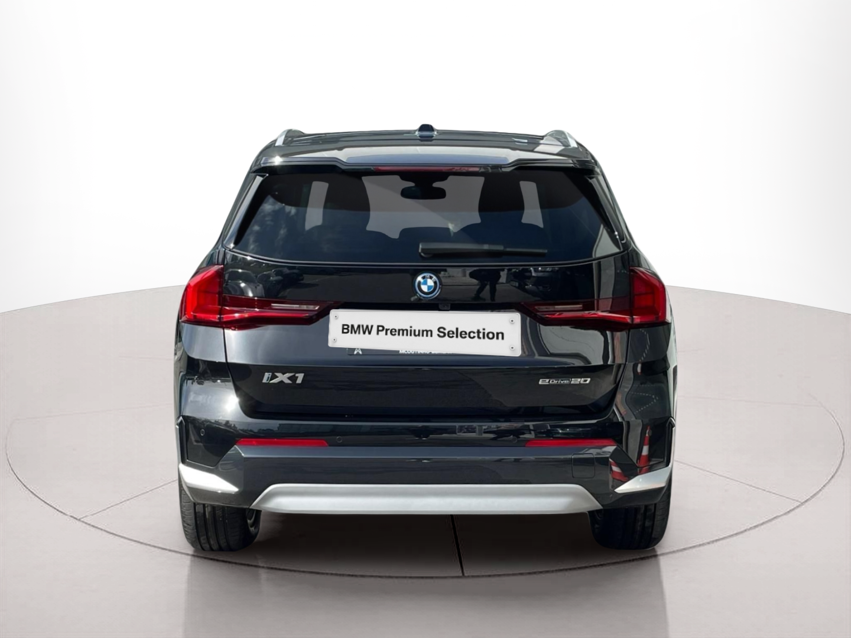 BMW iX1 eDrive20 color Negro. Año 2025. 150KW(204CV). Elétrico. En concesionario MCoutinho - Viseu de Viseu