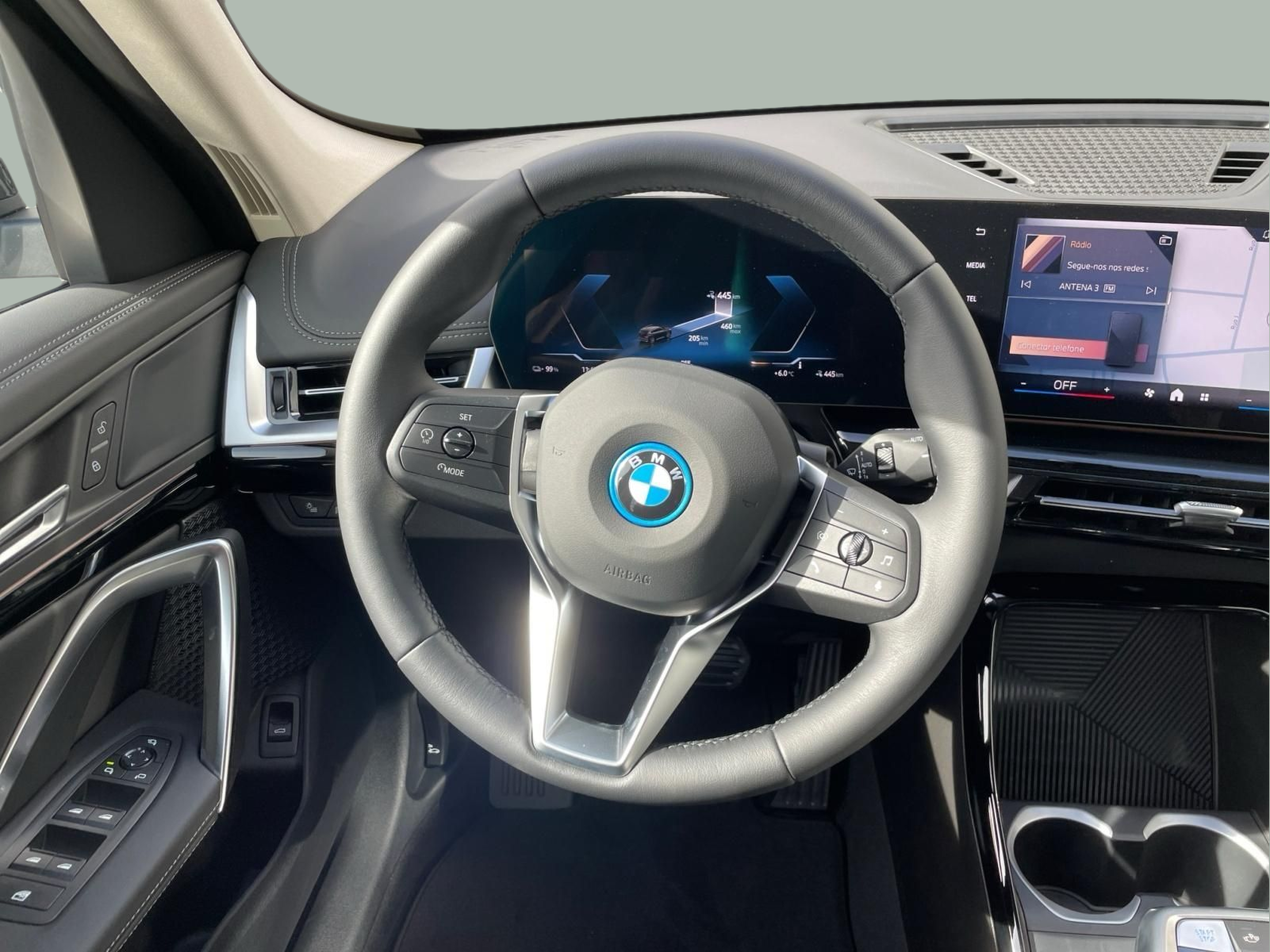 BMW iX1 eDrive20 color Negro. Año 2025. 150KW(204CV). Elétrico. En concesionario MCoutinho - Viseu de Viseu