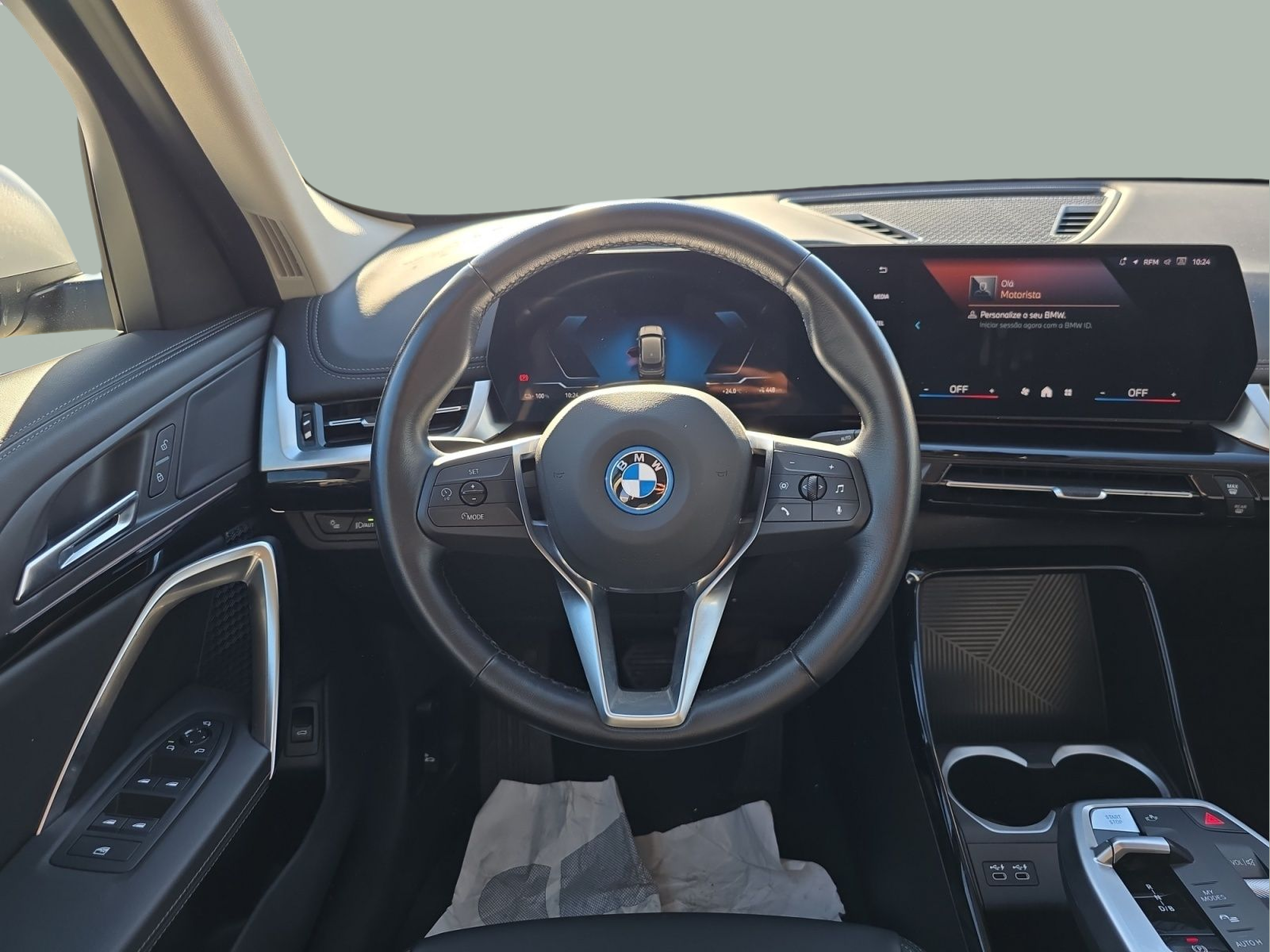 BMW iX1 eDrive20 color Gris Plata. Año 2024. 150KW(204CV). Elétrico. En concesionario MCoutinho Bomcar Leiria de Leiria