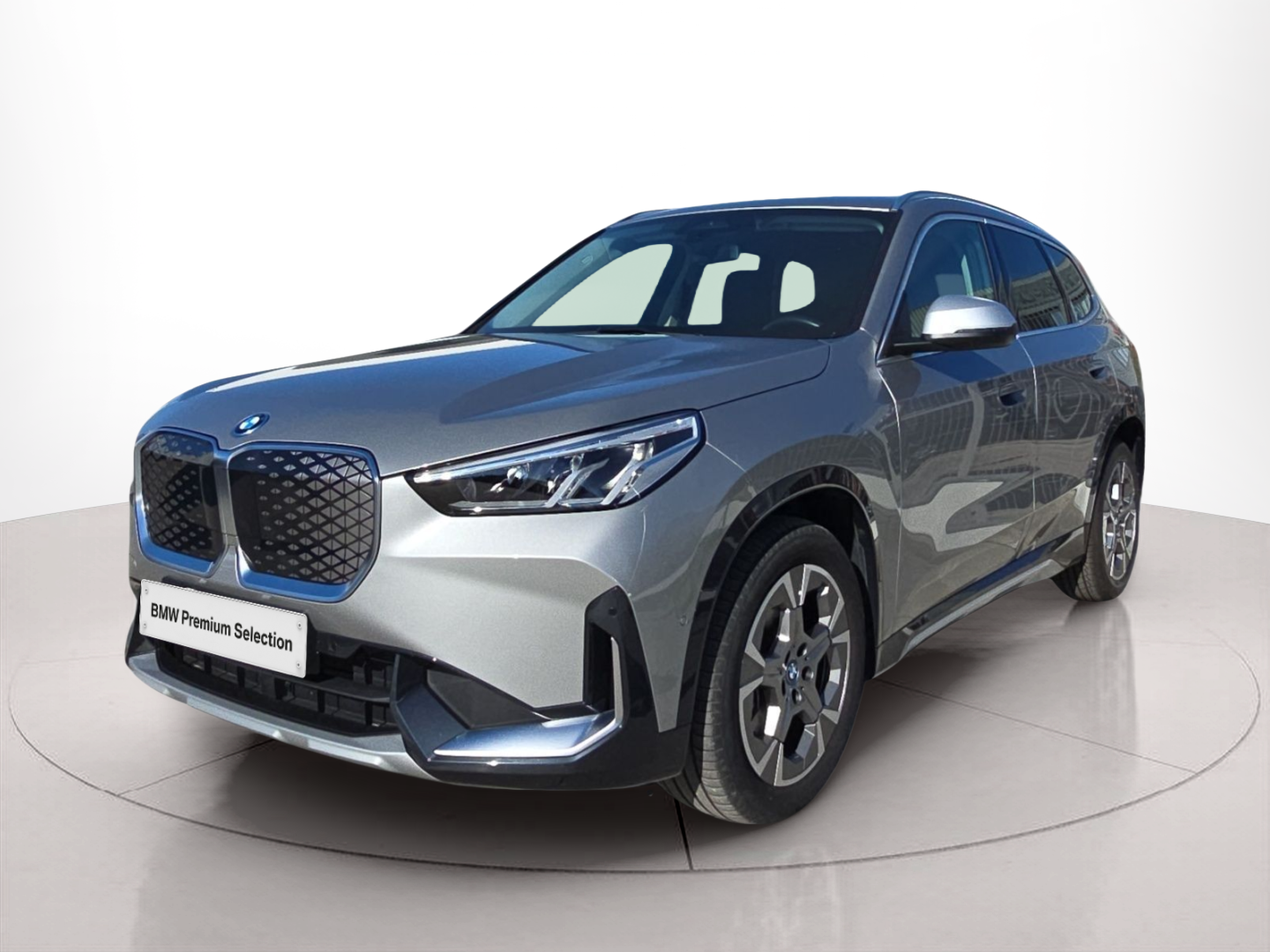 Fotos de BMW iX1 eDrive20 color Gris Plata. Año 2024. 150KW(204CV). Elétrico. En concesionario MCoutinho Bomcar Leiria de Leiria