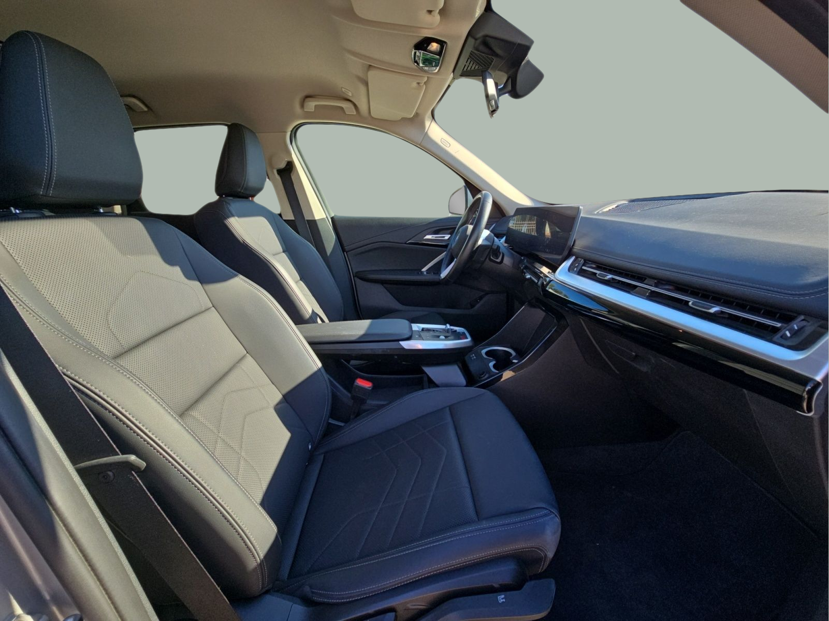 BMW iX1 eDrive20 color Gris Plata. Año 2024. 150KW(204CV). Elétrico. En concesionario MCoutinho Bomcar Leiria de Leiria