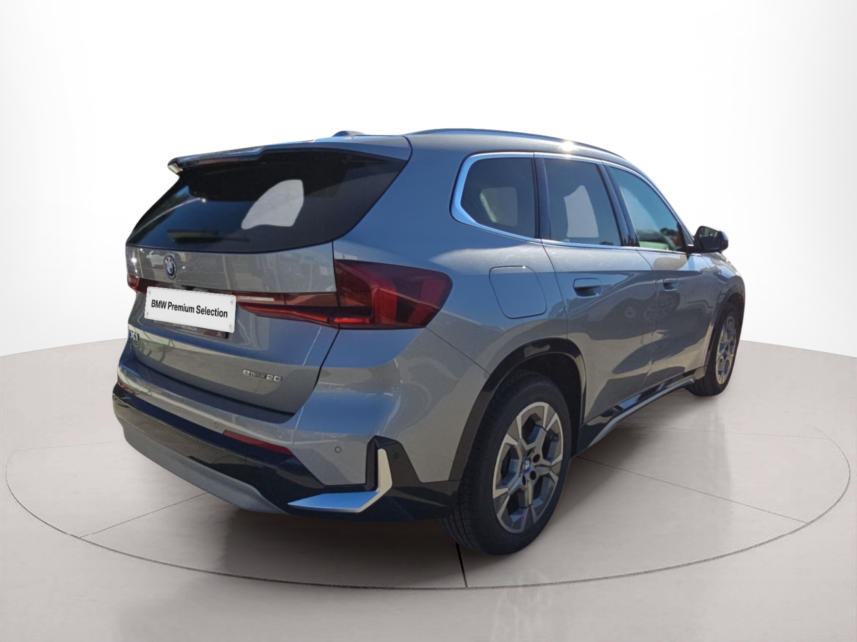 BMW iX1 eDrive20 color Gris Plata. Año 2024. 150KW(204CV). Elétrico. En concesionario MCoutinho Bomcar Leiria de Leiria