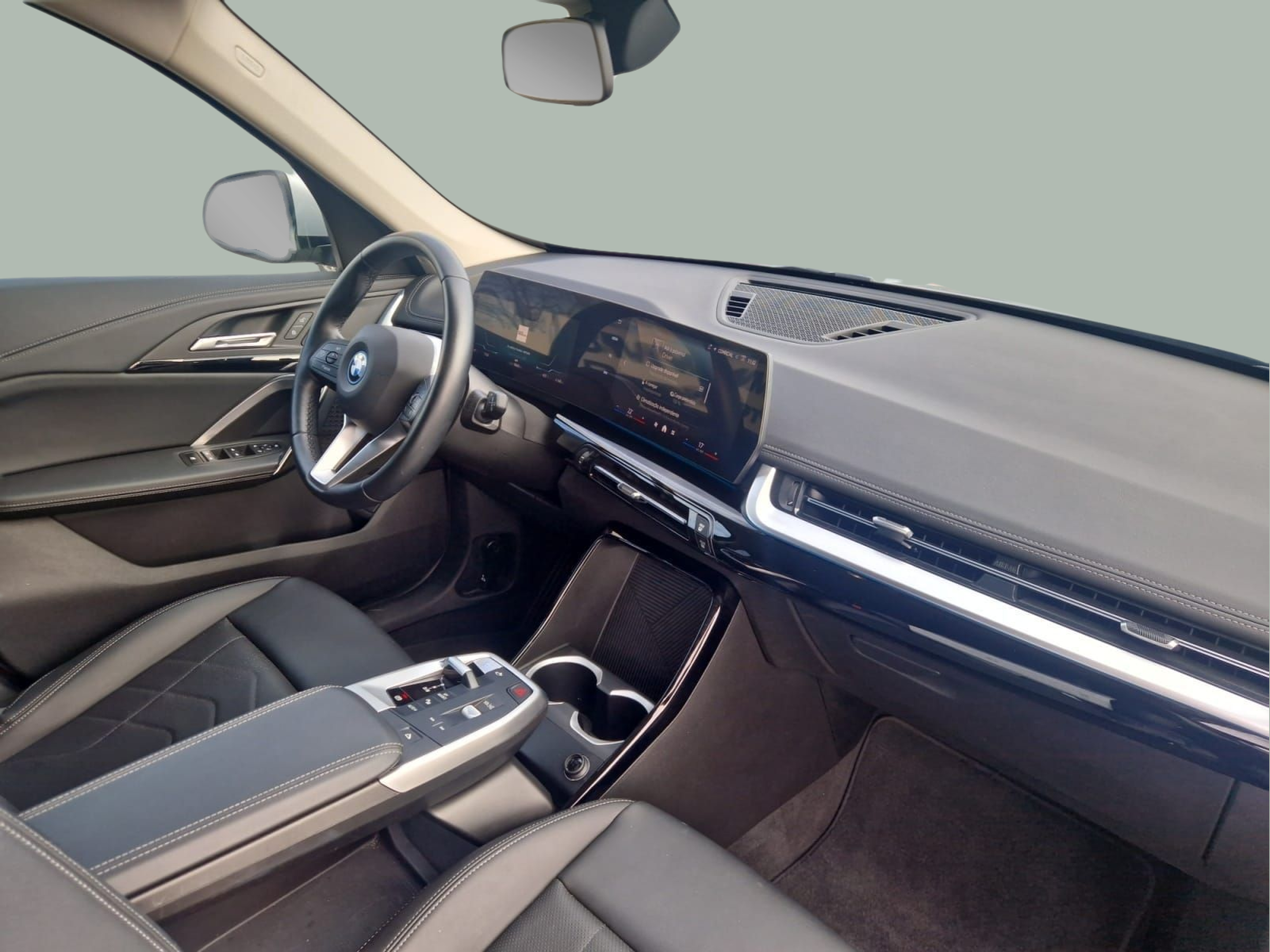 BMW iX1 eDrive20 color Gris Plata. Año 2024. 150KW(204CV). Elétrico. En concesionario MCoutinho - Viseu de Viseu