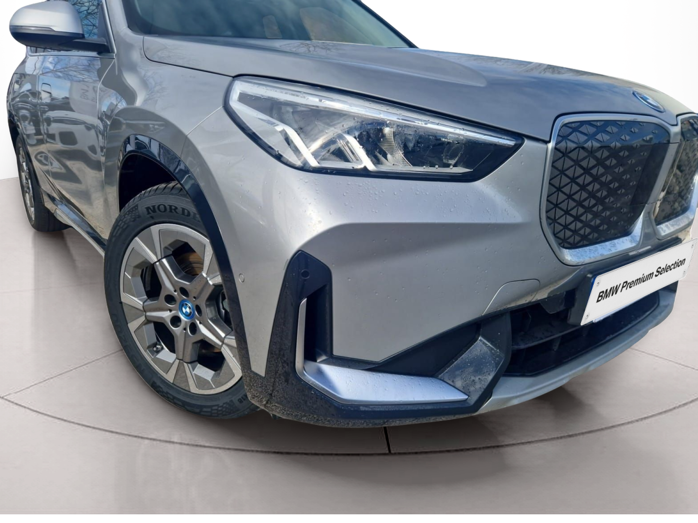 BMW iX1 eDrive20 color Gris Plata. Año 2024. 150KW(204CV). Elétrico. En concesionario MCoutinho - Viseu de Viseu