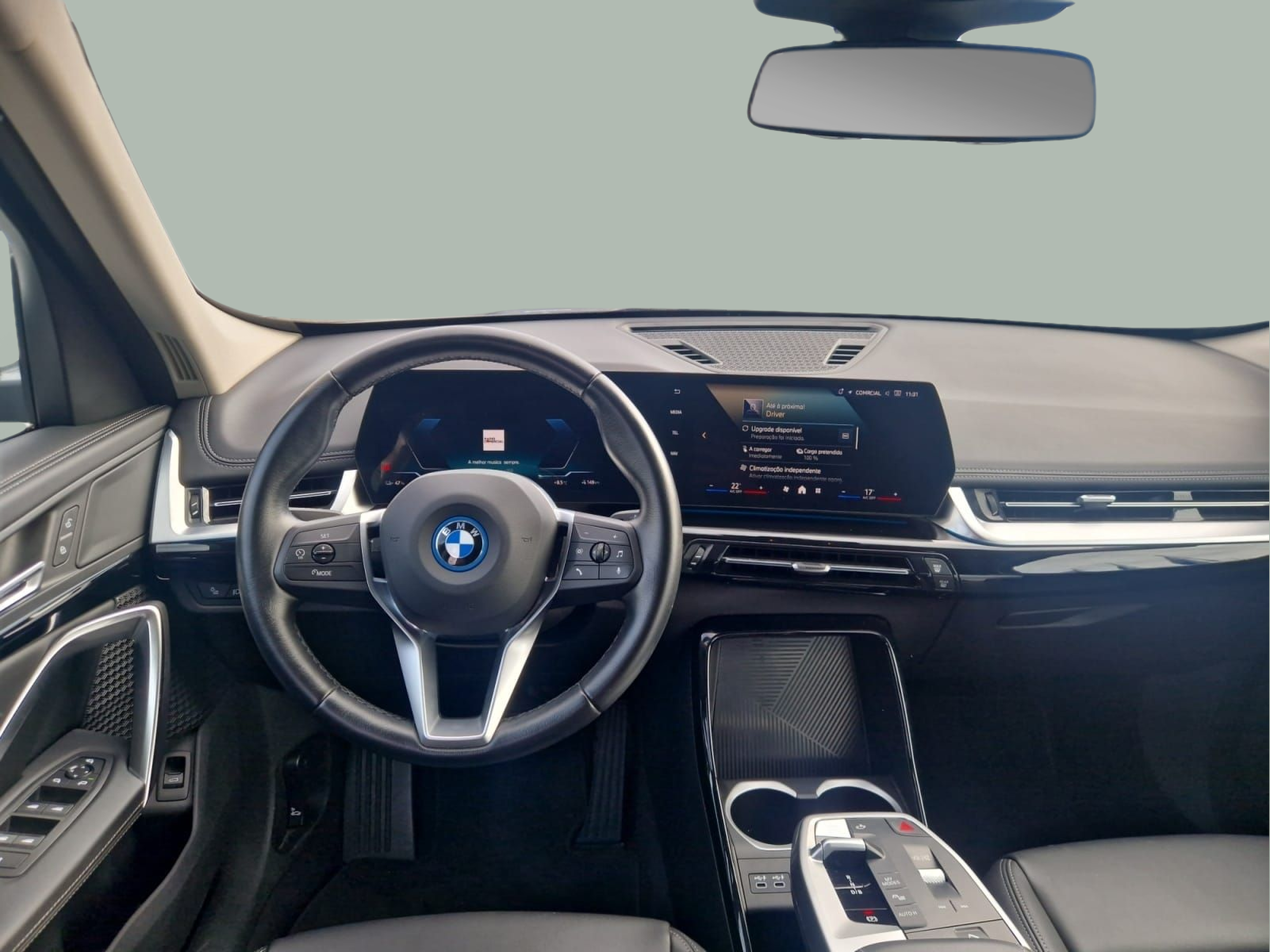 BMW iX1 eDrive20 color Gris Plata. Año 2024. 150KW(204CV). Elétrico. En concesionario MCoutinho - Viseu de Viseu