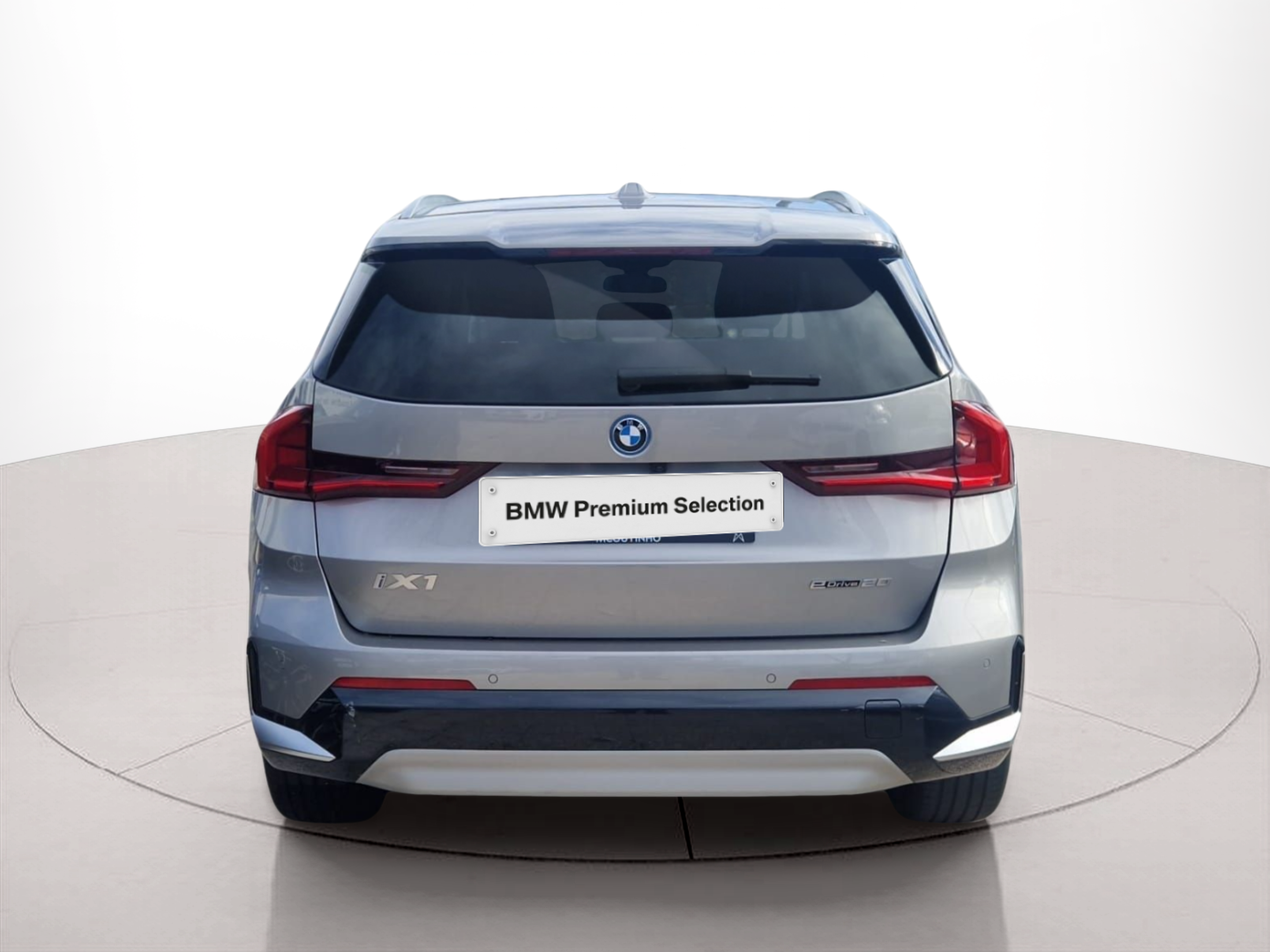 BMW iX1 eDrive20 color Gris Plata. Año 2024. 150KW(204CV). Elétrico. En concesionario MCoutinho - Viseu de Viseu