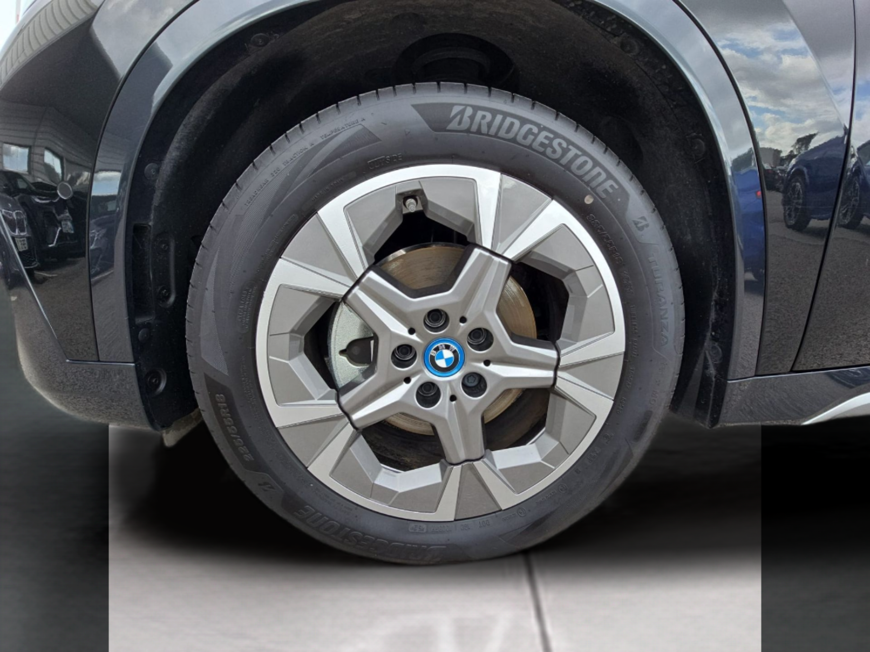 BMW iX1 eDrive20 color Negro. Año 2025. 150KW(204CV). Elétrico. En concesionario MCoutinho Bomcar Leiria de Leiria