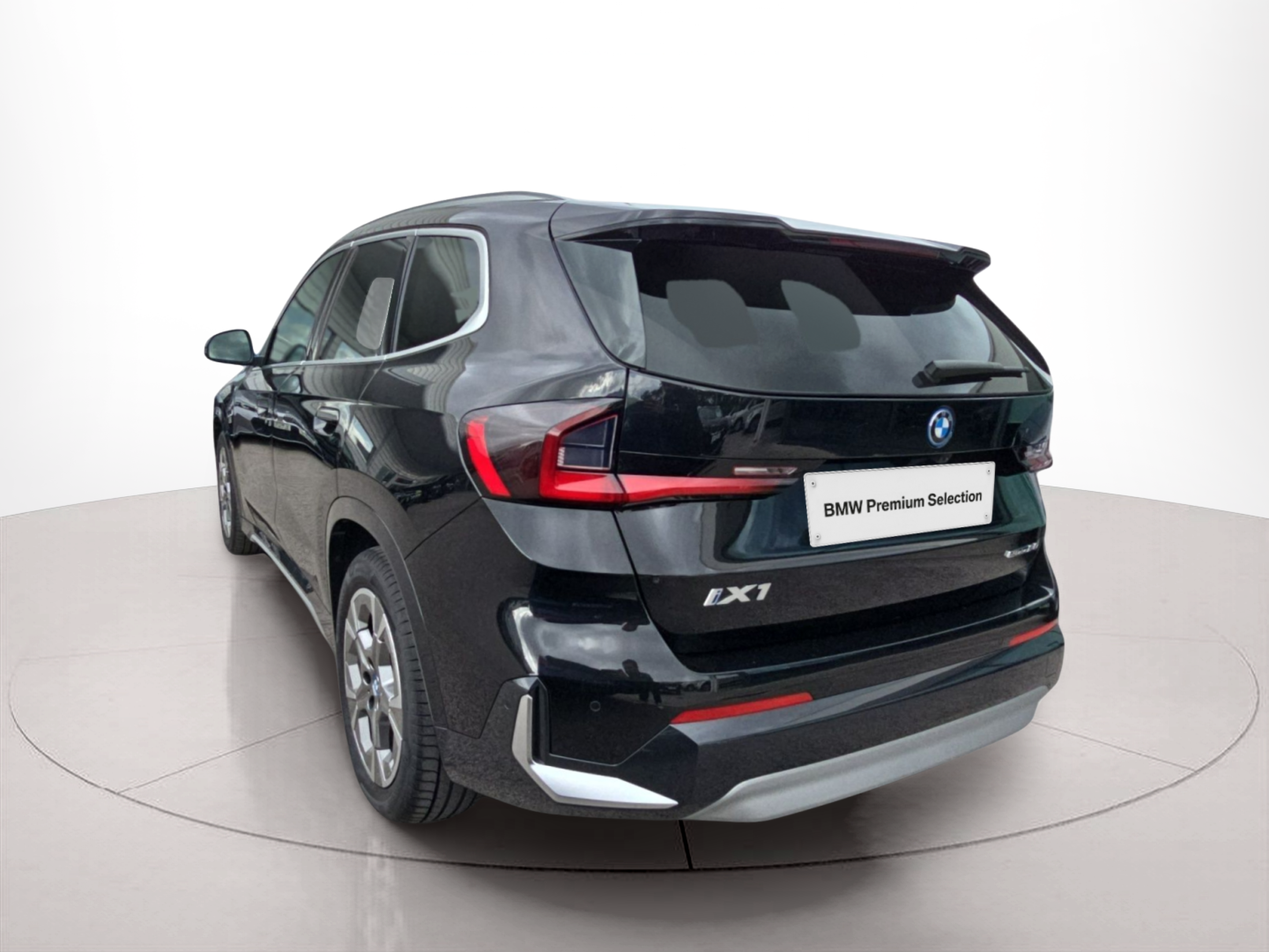 BMW iX1 eDrive20 color Negro. Año 2025. 150KW(204CV). Elétrico. En concesionario MCoutinho Bomcar Coimbra de Coimbra