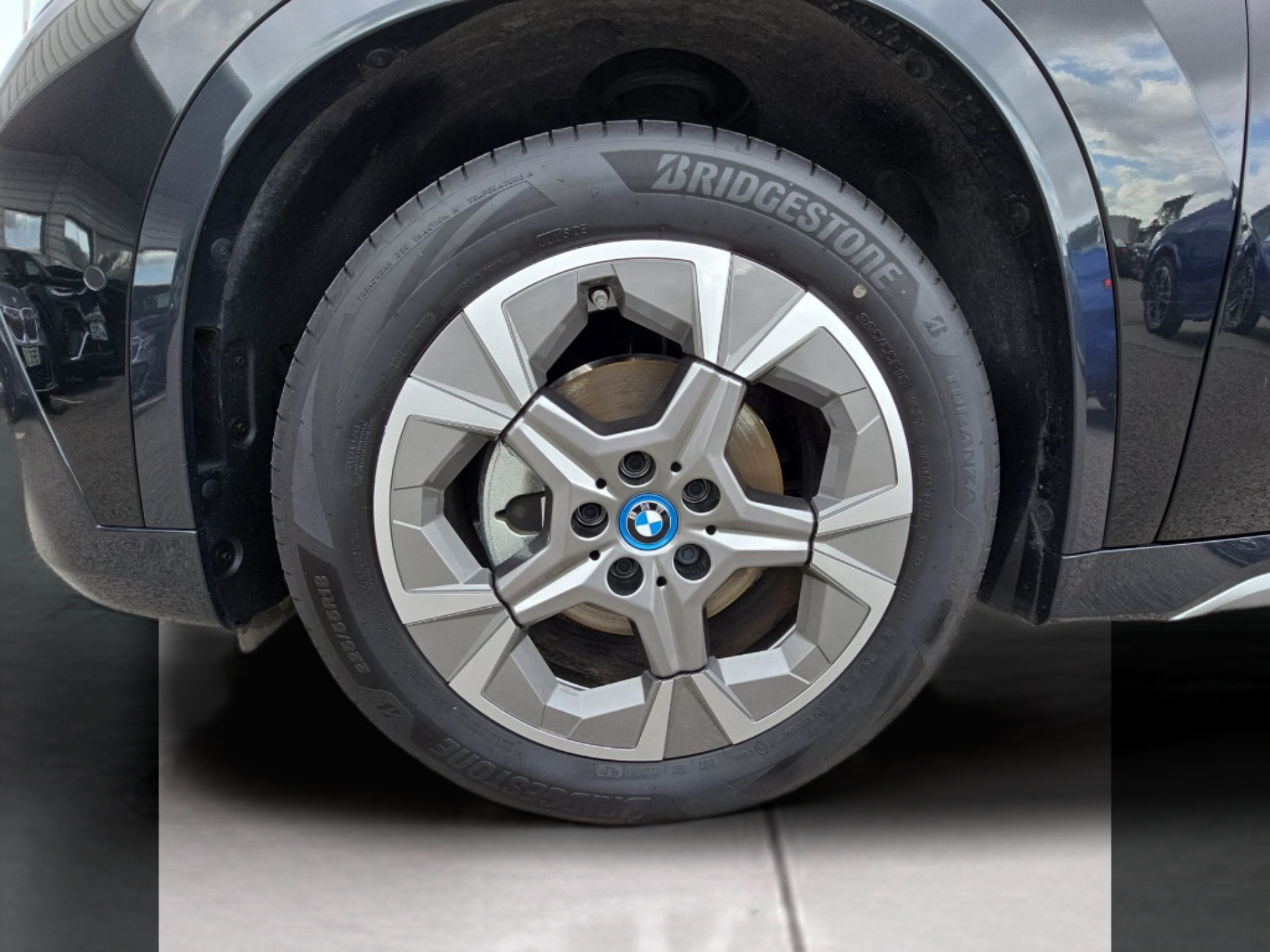 BMW iX1 eDrive20 color Negro. Año 2025. 150KW(204CV). Elétrico. En concesionario MCoutinho Bomcar Coimbra de Coimbra