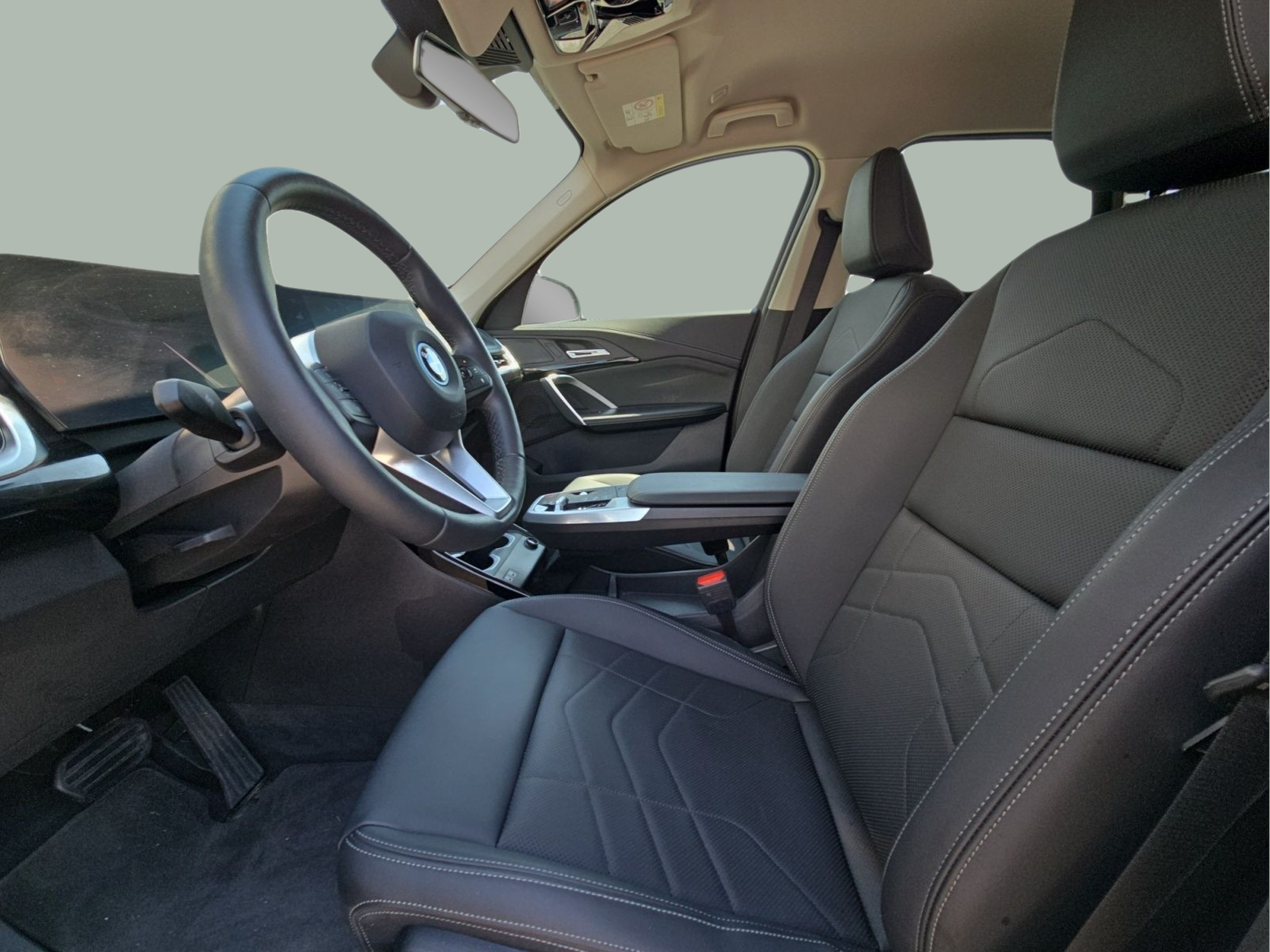 BMW iX1 eDrive20 color Negro. Año 2025. 150KW(204CV). Elétrico. En concesionario MCoutinho Bomcar Coimbra de Coimbra