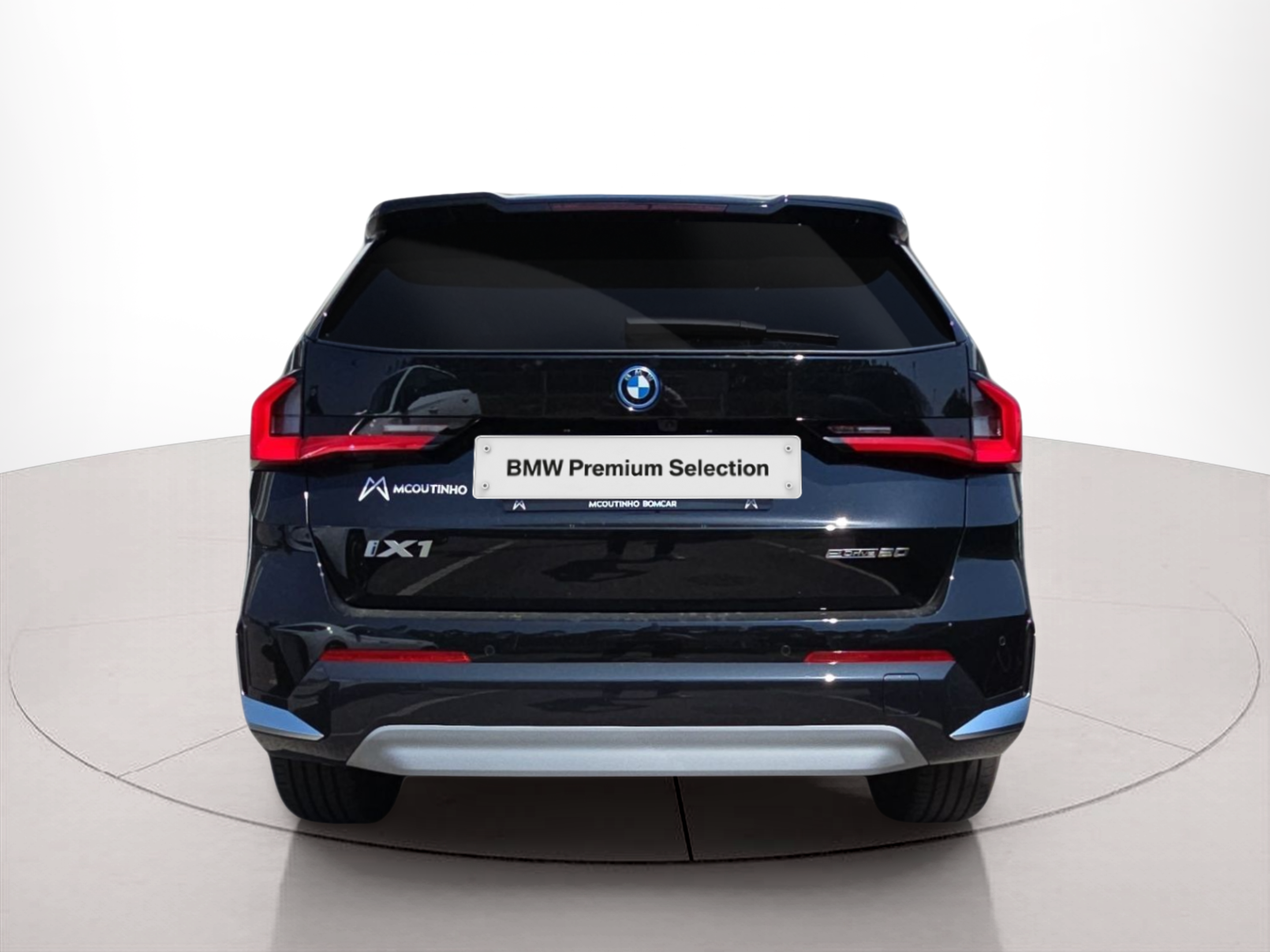 BMW iX1 eDrive20 color Negro. Año 2025. 150KW(204CV). Elétrico. En concesionario MCoutinho Bomcar Coimbra de Coimbra