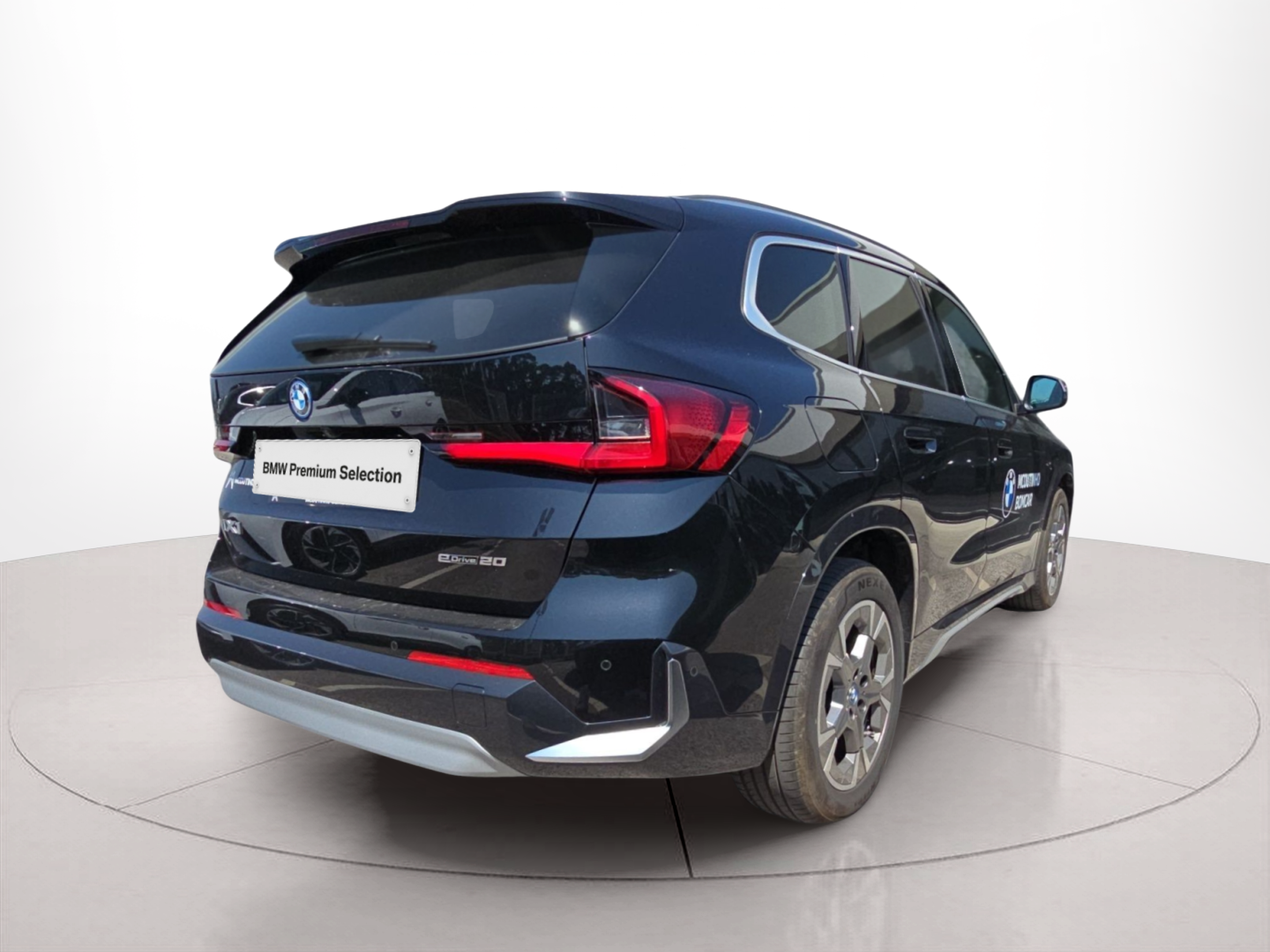 BMW iX1 eDrive20 color Negro. Año 2025. 150KW(204CV). Elétrico. En concesionario MCoutinho Bomcar Coimbra de Coimbra