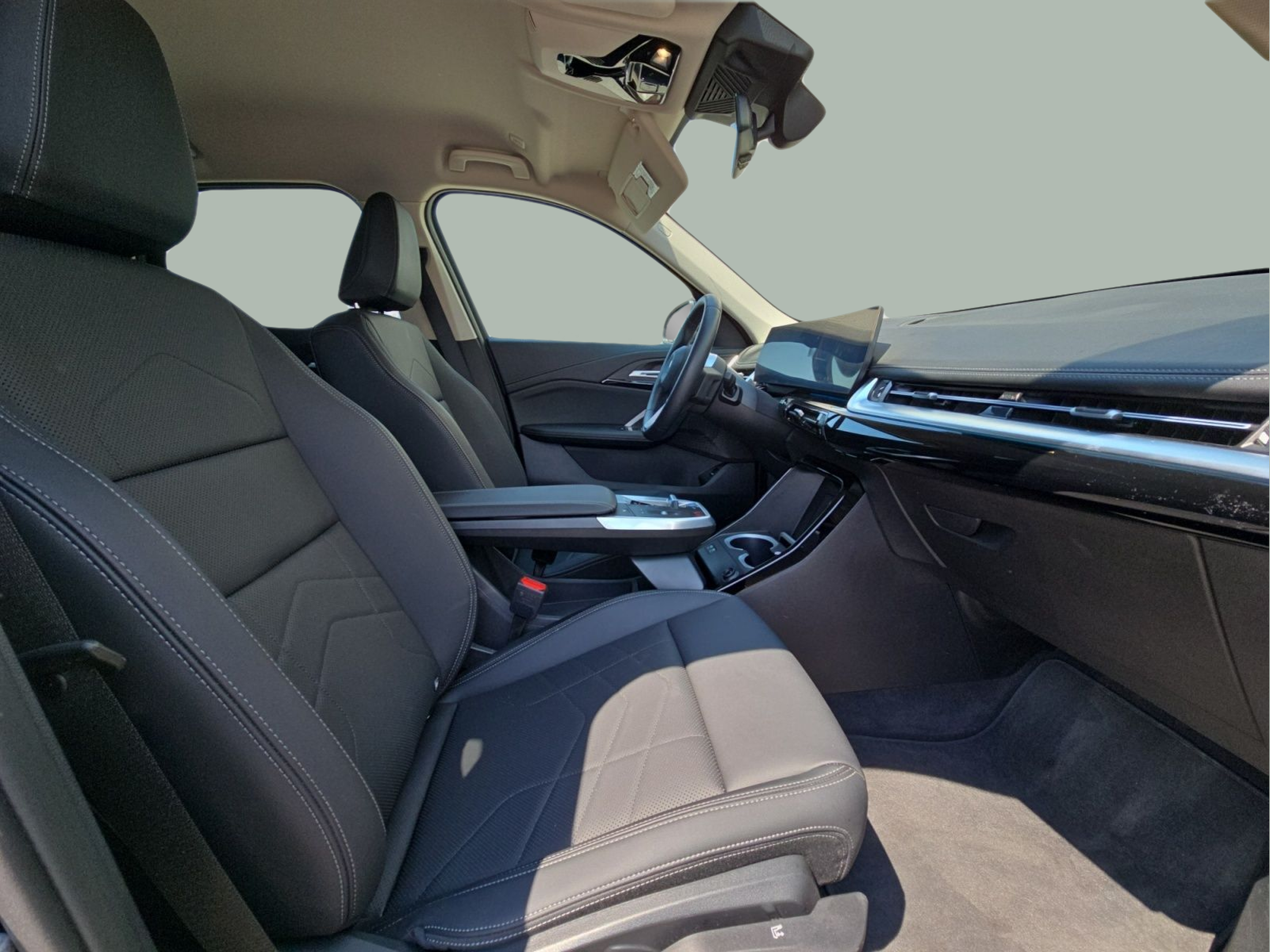 BMW iX1 eDrive20 color Negro. Año 2025. 150KW(204CV). Elétrico. En concesionario MCoutinho Bomcar Coimbra de Coimbra