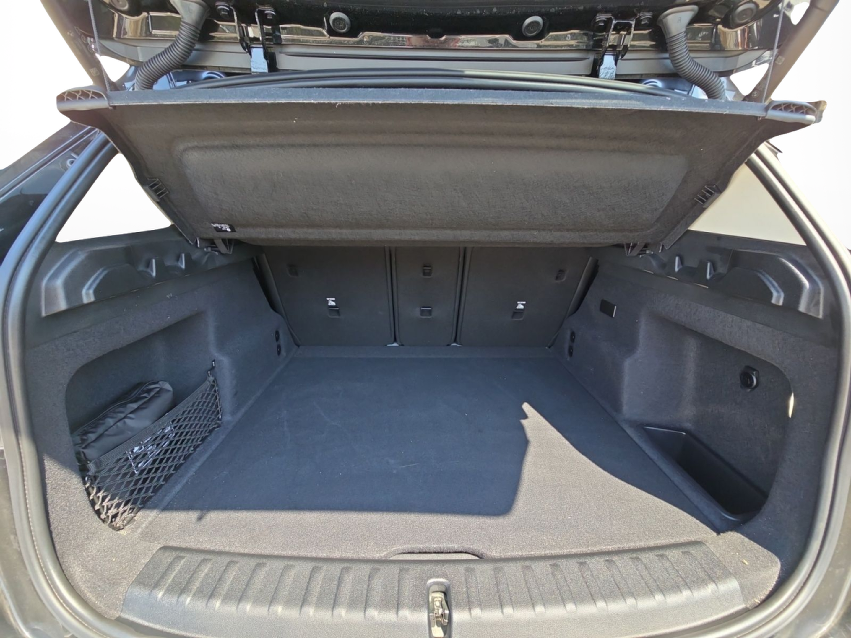 BMW iX1 eDrive20 color Negro. Año 2025. 150KW(204CV). Elétrico. En concesionario MCoutinho Bomcar Coimbra de Coimbra