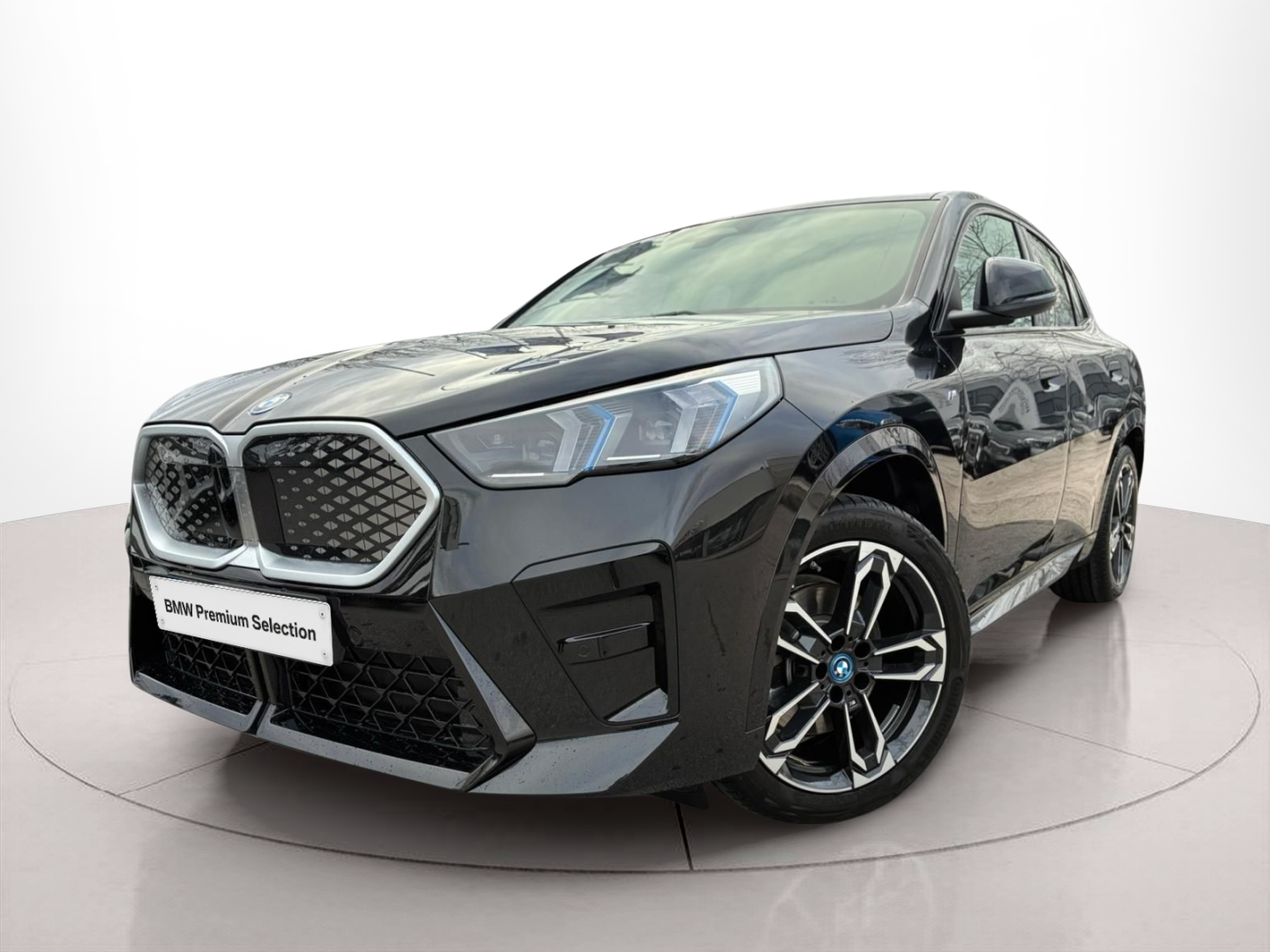 BMW iX2 xDrive30 color Negro. Año 2025. 230KW(313CV). Elétrico. En concesionario MCoutinho - Viseu de Viseu