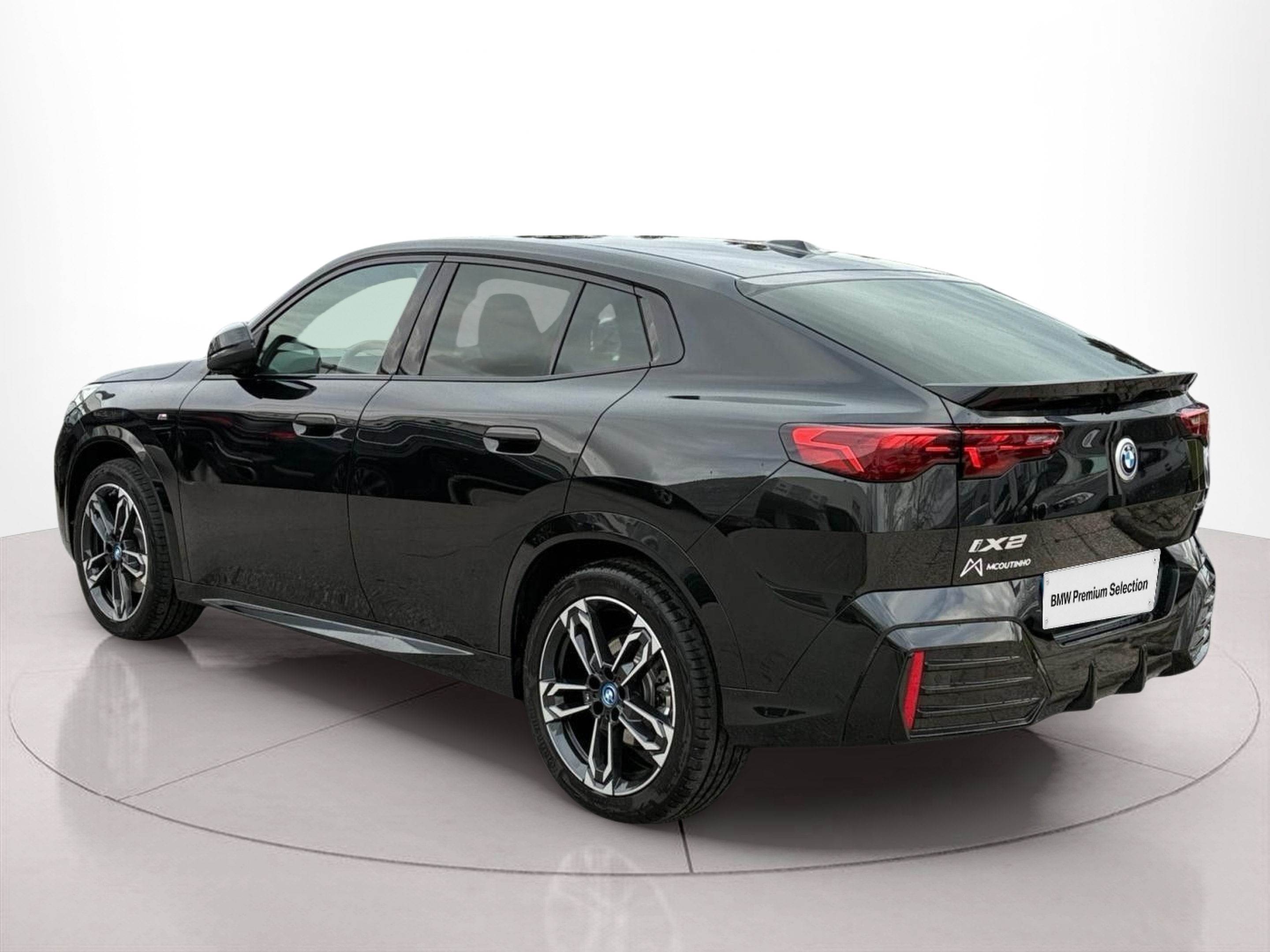 Fotos de BMW iX2 xDrive30 color Negro. Año 2025. 230KW(313CV). Elétrico. En concesionario MCoutinho - Vila Real de Vila Real