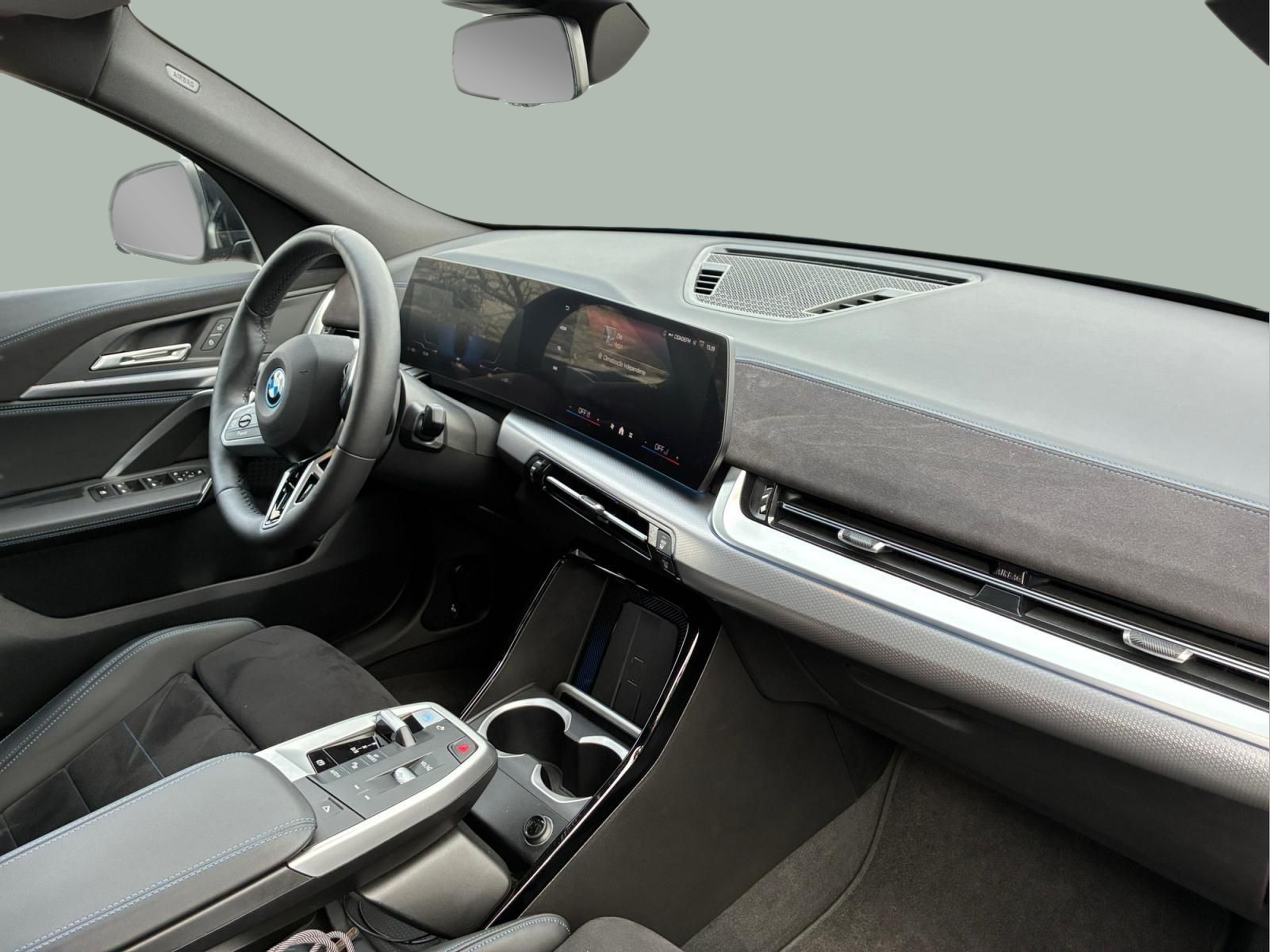 BMW iX2 xDrive30 color Negro. Año 2025. 230KW(313CV). Elétrico. En concesionario MCoutinho - Viseu de Viseu