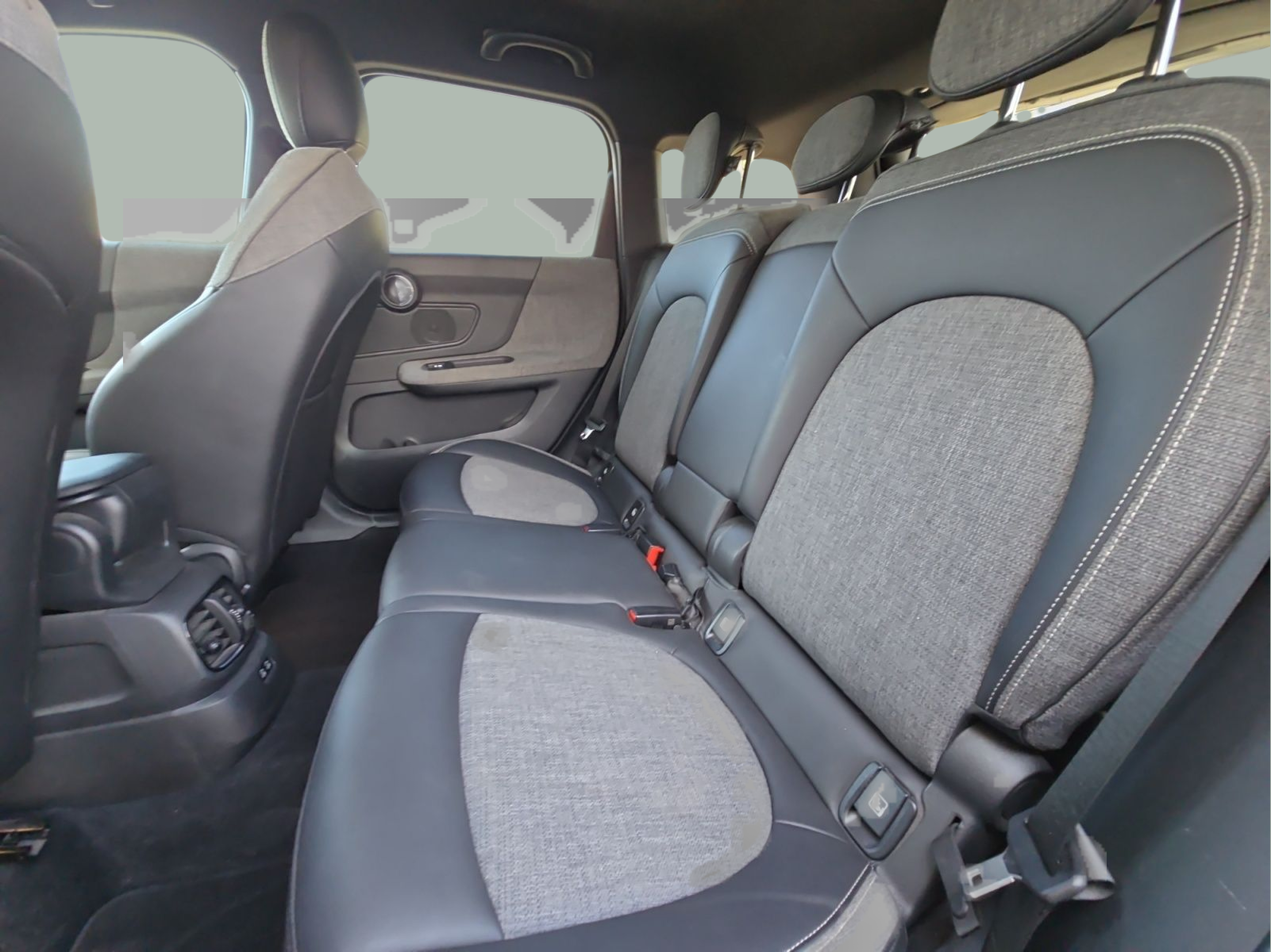 fotoG 8 del MINI MINI Countryman One 75 kW (102 CV) 102cv Gasolina de 2020 em Bragança