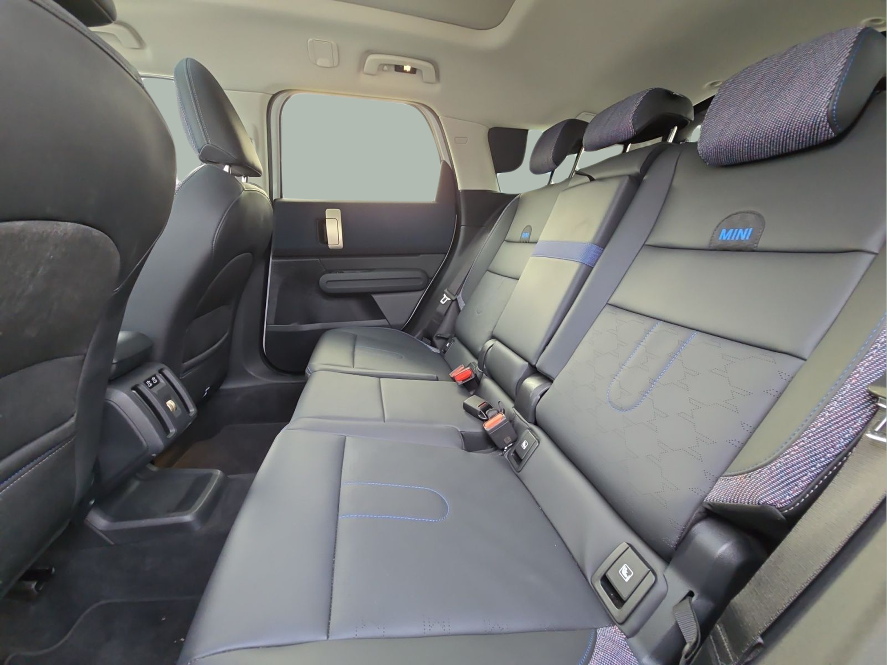 fotoG 8 del MINI MINI Countryman D 120 kW (163 CV) 163cv Diesel de 2025 em Bragança