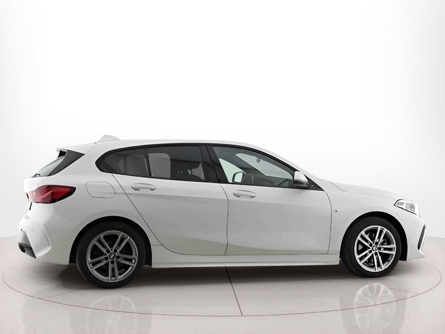 BMW Série 1 116d color Blanco. Año 2023. 85KW(116CV). Diesel. En concesionario Santogal Seixal de Seixal