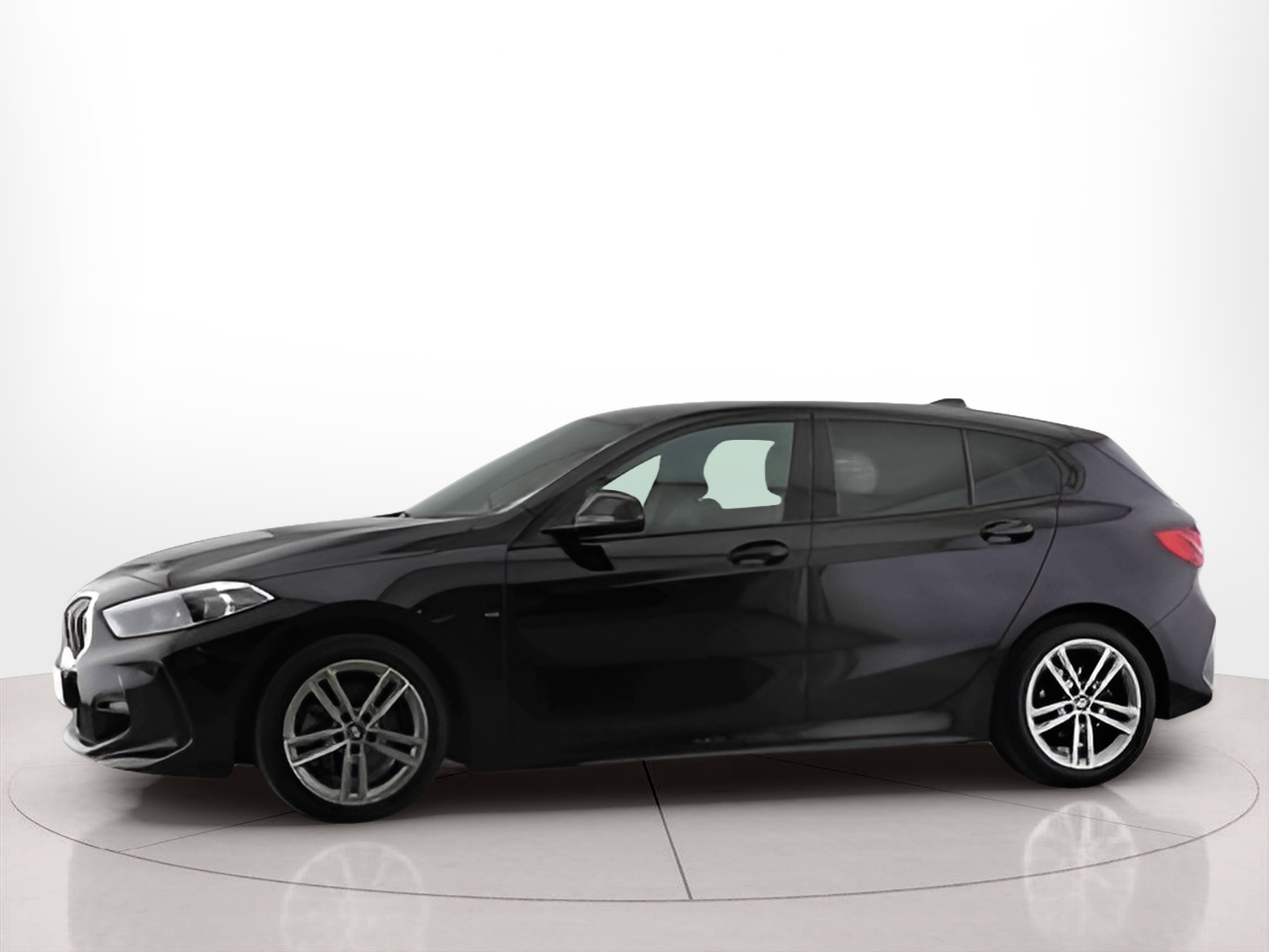 Fotos de BMW Série 1 116d color Negro. Año 2023. 85KW(116CV). Diesel. En concesionario Santogal Oeiras de Oeiras