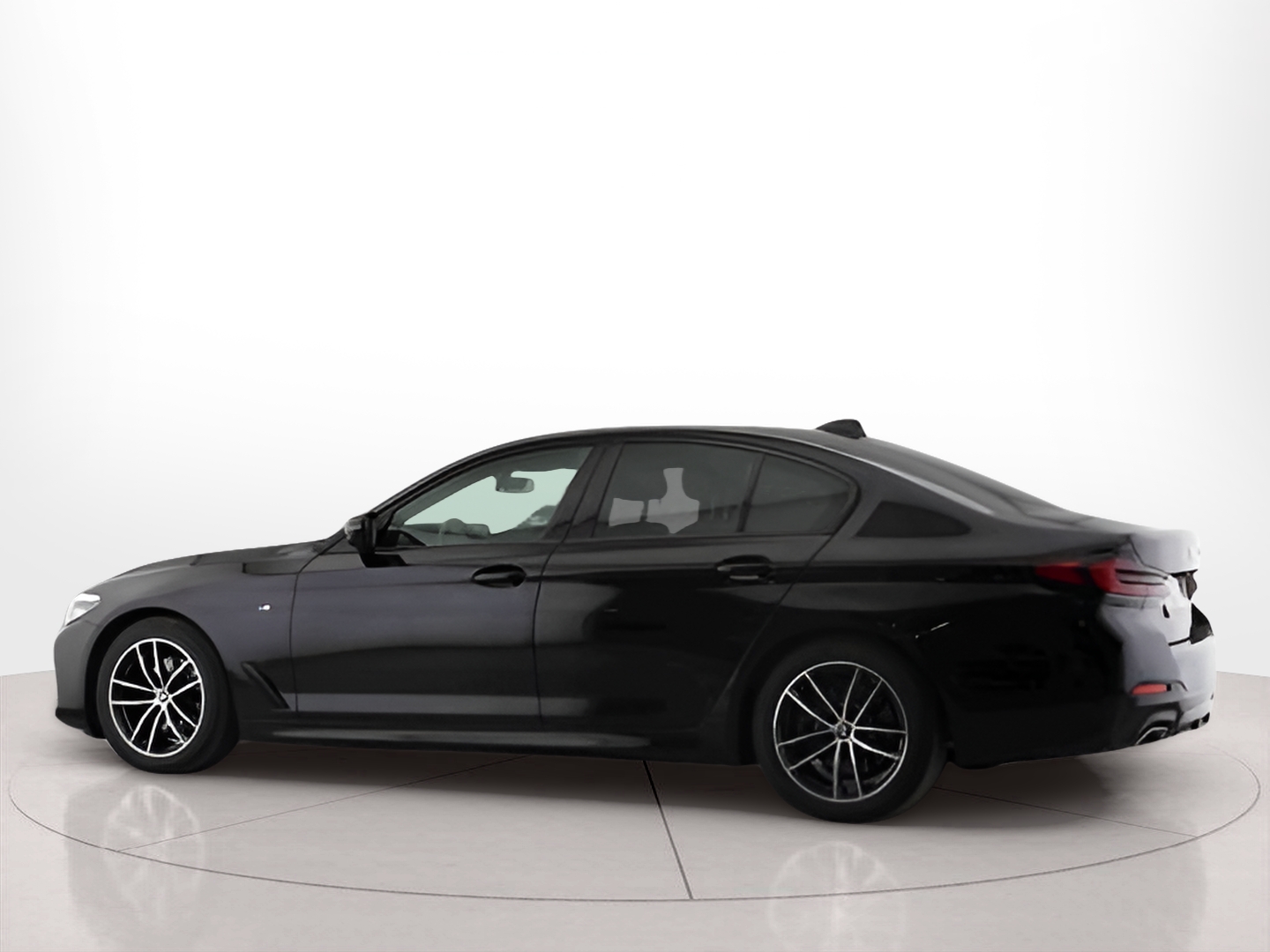 BMW Série 5 520d Berlina color Negro. Año 2023. 140KW(190CV). Diesel. En concesionario Santogal Setúbal de Setúbal