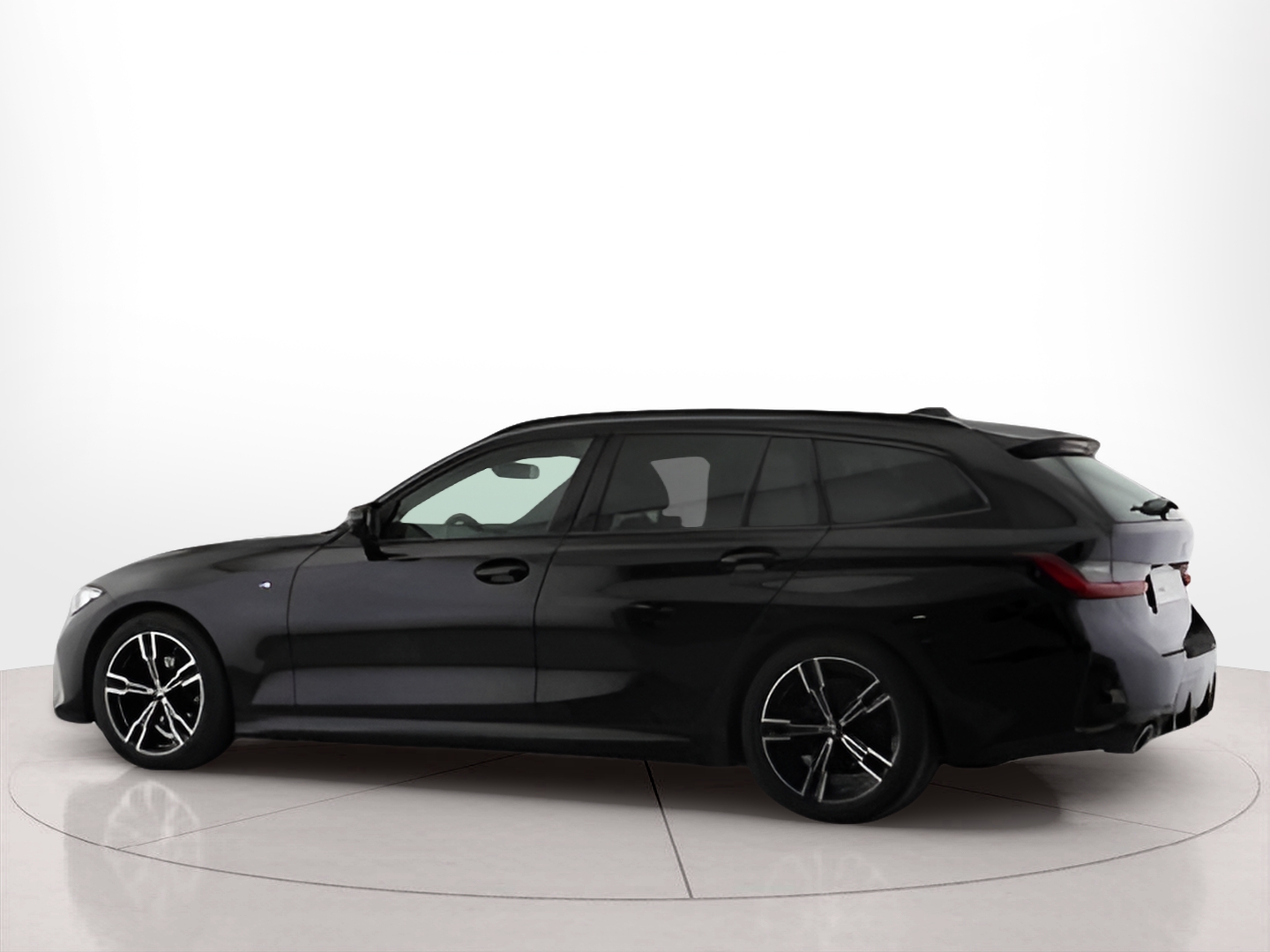BMW Série 3 320d Touring color Negro. Año 2023. 140KW(190CV). Diesel. En concesionario Santogal Carnaxide de Oeiras