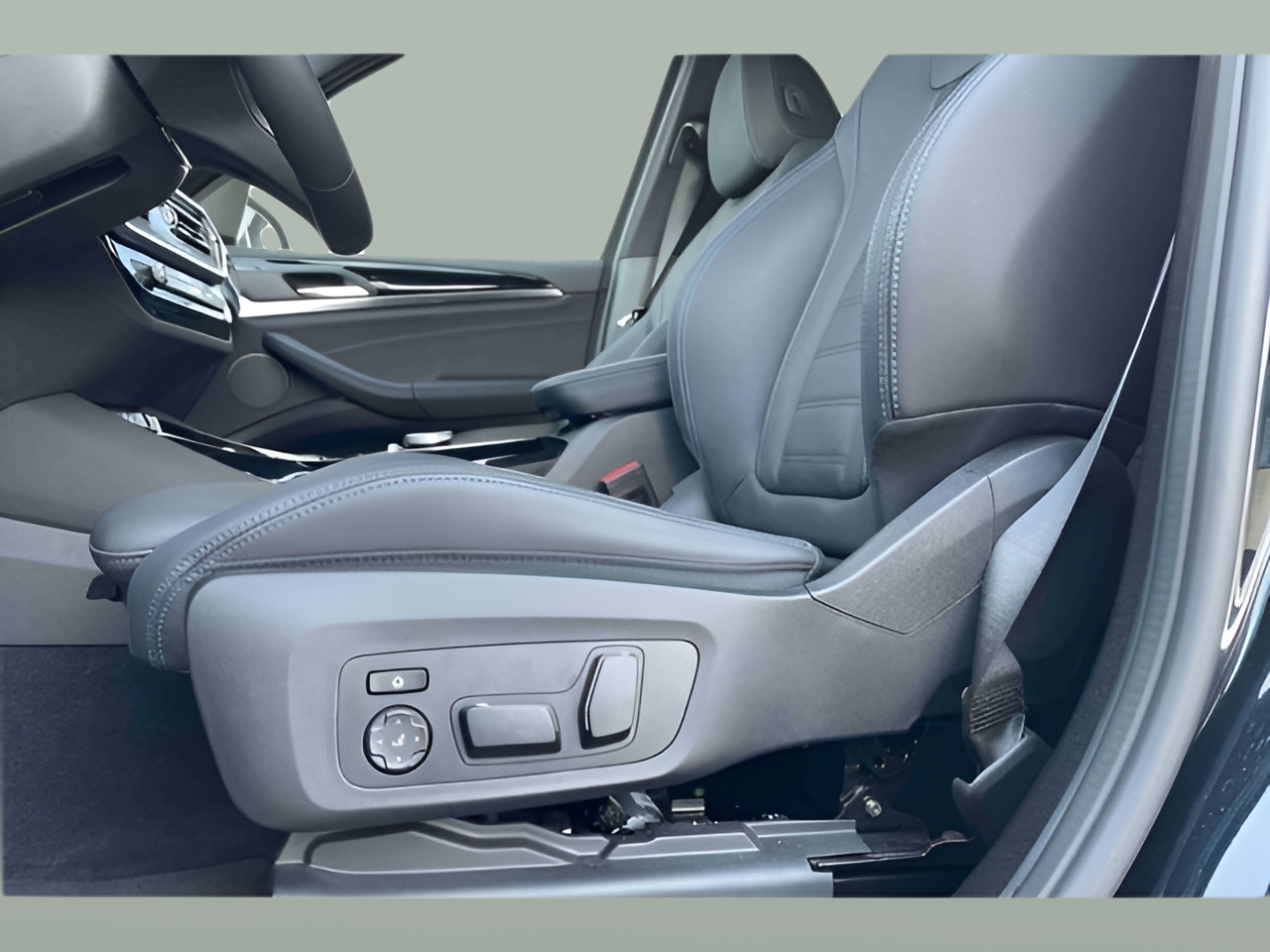 BMW iX3 iX3 80 kWh color Negro. Año 2024. 210KW(286CV). Elétrico. En concesionario Santogal Carnaxide de Oeiras