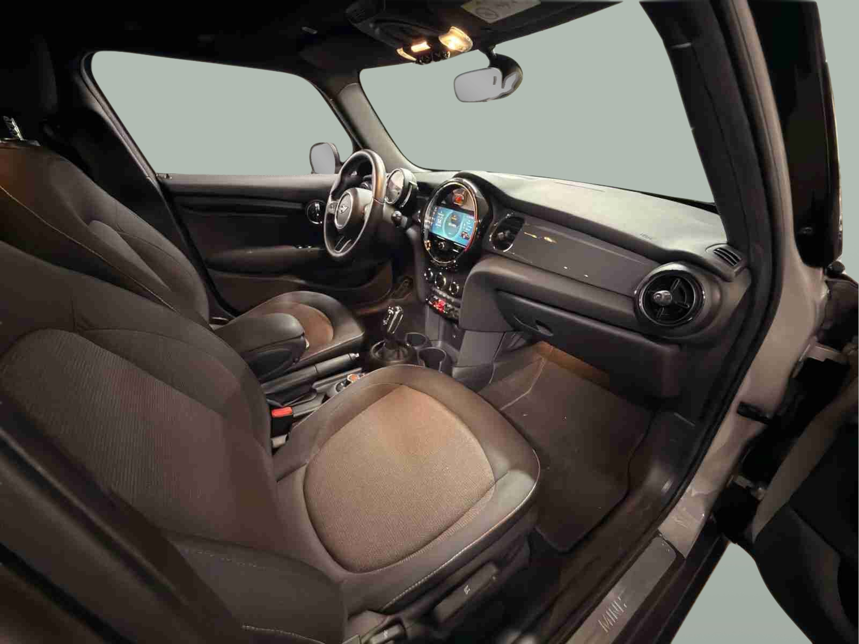 fotoG 7 del MINI MINI 5 Portas Cooper 100 kW (136 CV) 136cv Gasolina de 2021 em Oeiras