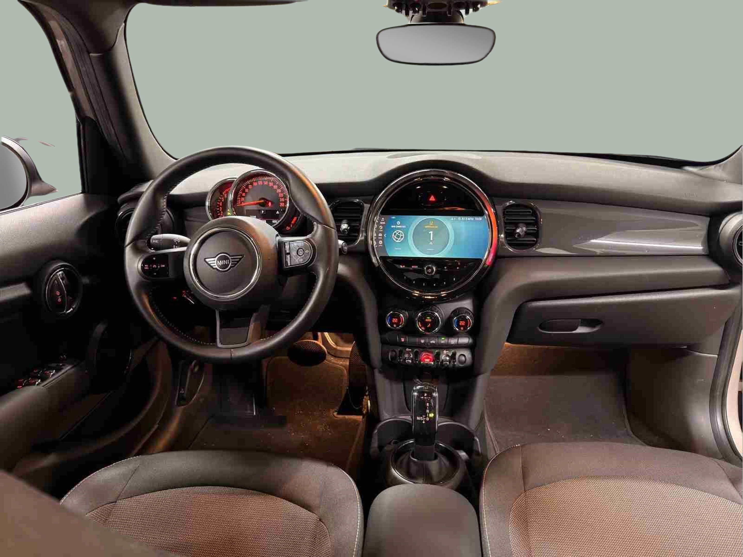 fotoG 6 del MINI MINI 5 Portas Cooper 100 kW (136 CV) 136cv Gasolina de 2021 em Oeiras