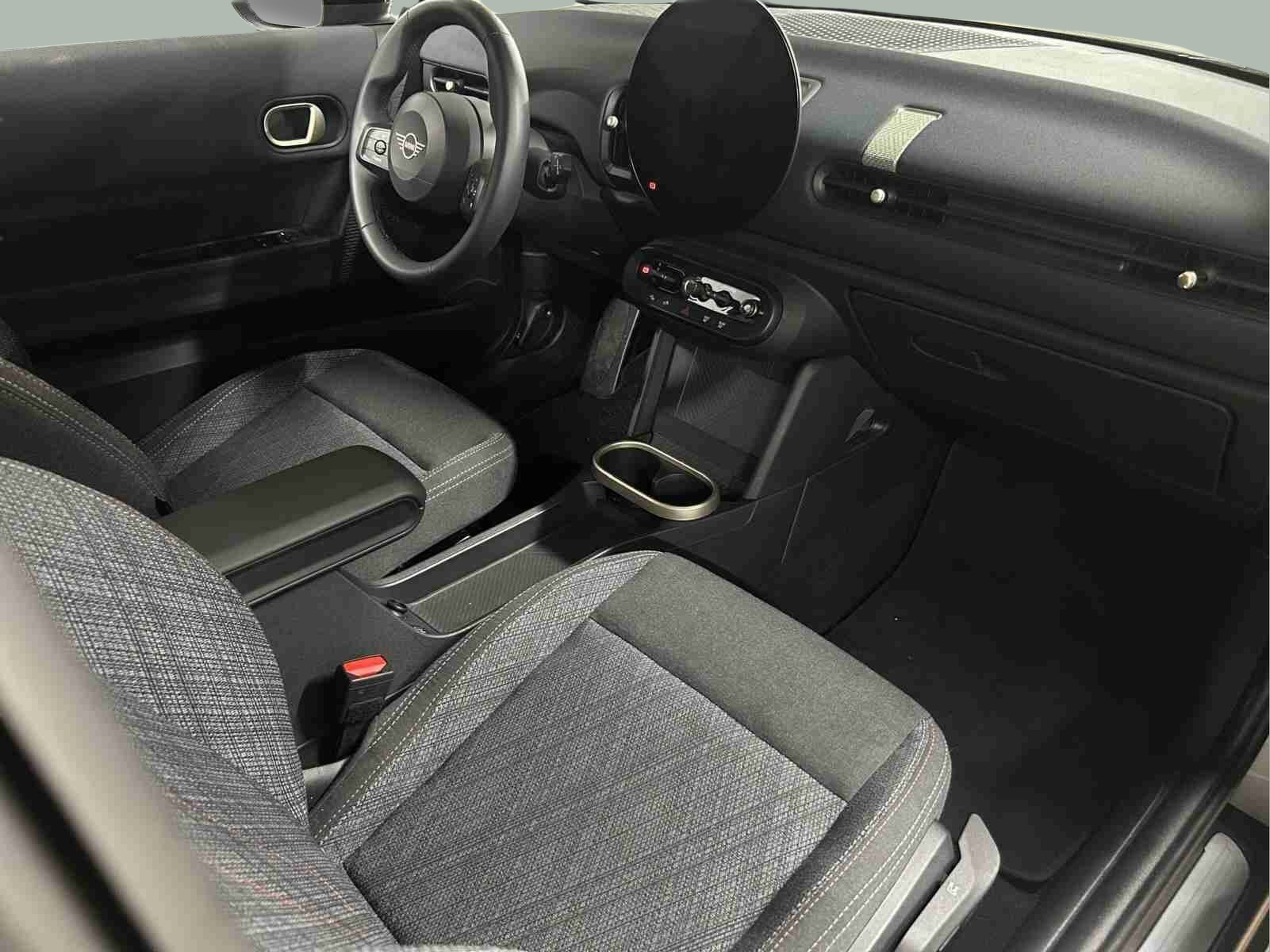 fotoG 7 del MINI MINI 3 Portas Cooper C 115 kW (156 CV) 156cv Gasolina de 2024 em Oeiras