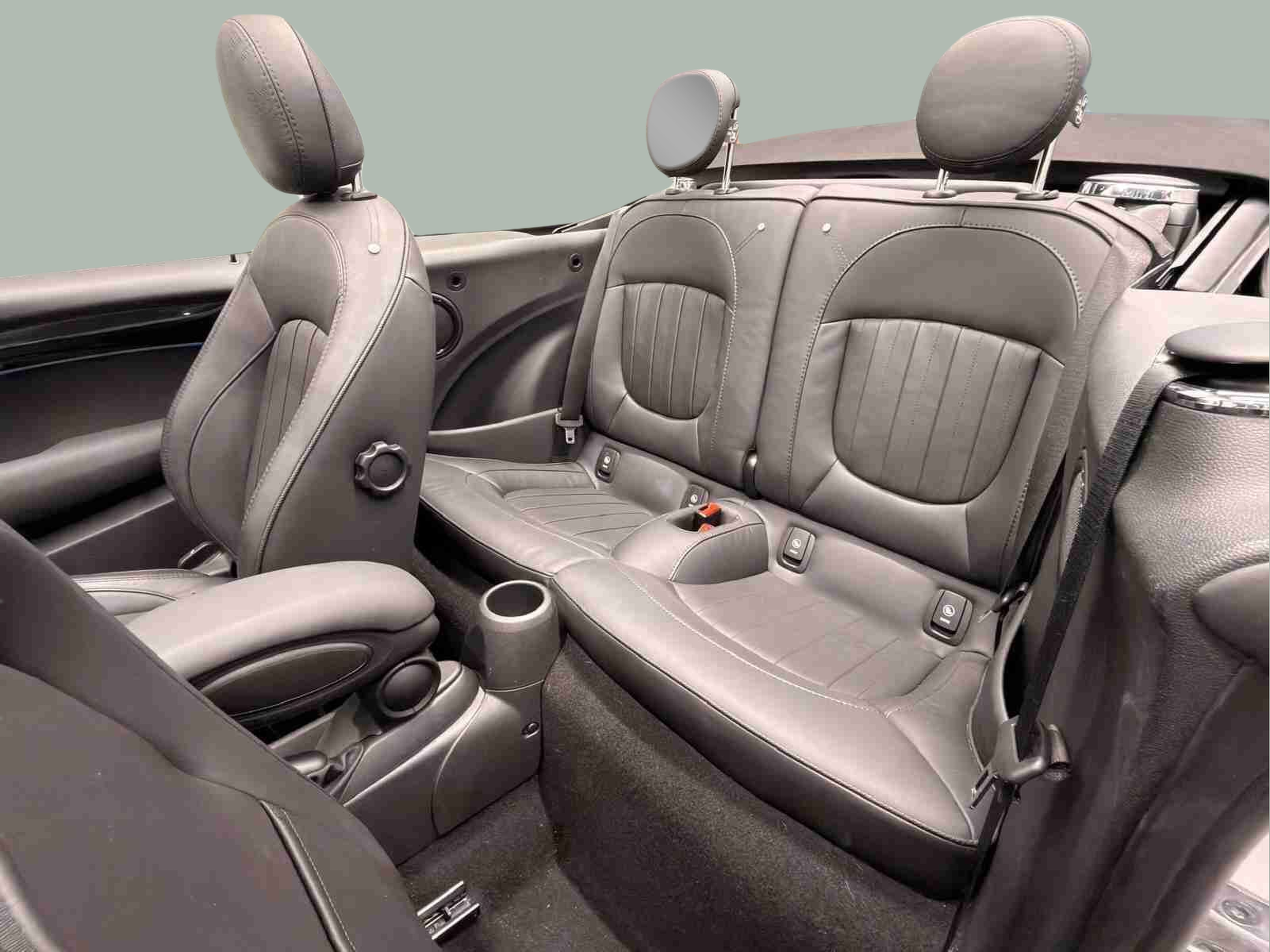 fotoG 8 del MINI MINI Cabrio Cooper 100 kW (136 CV) 136cv Gasolina de 2023 em Oeiras