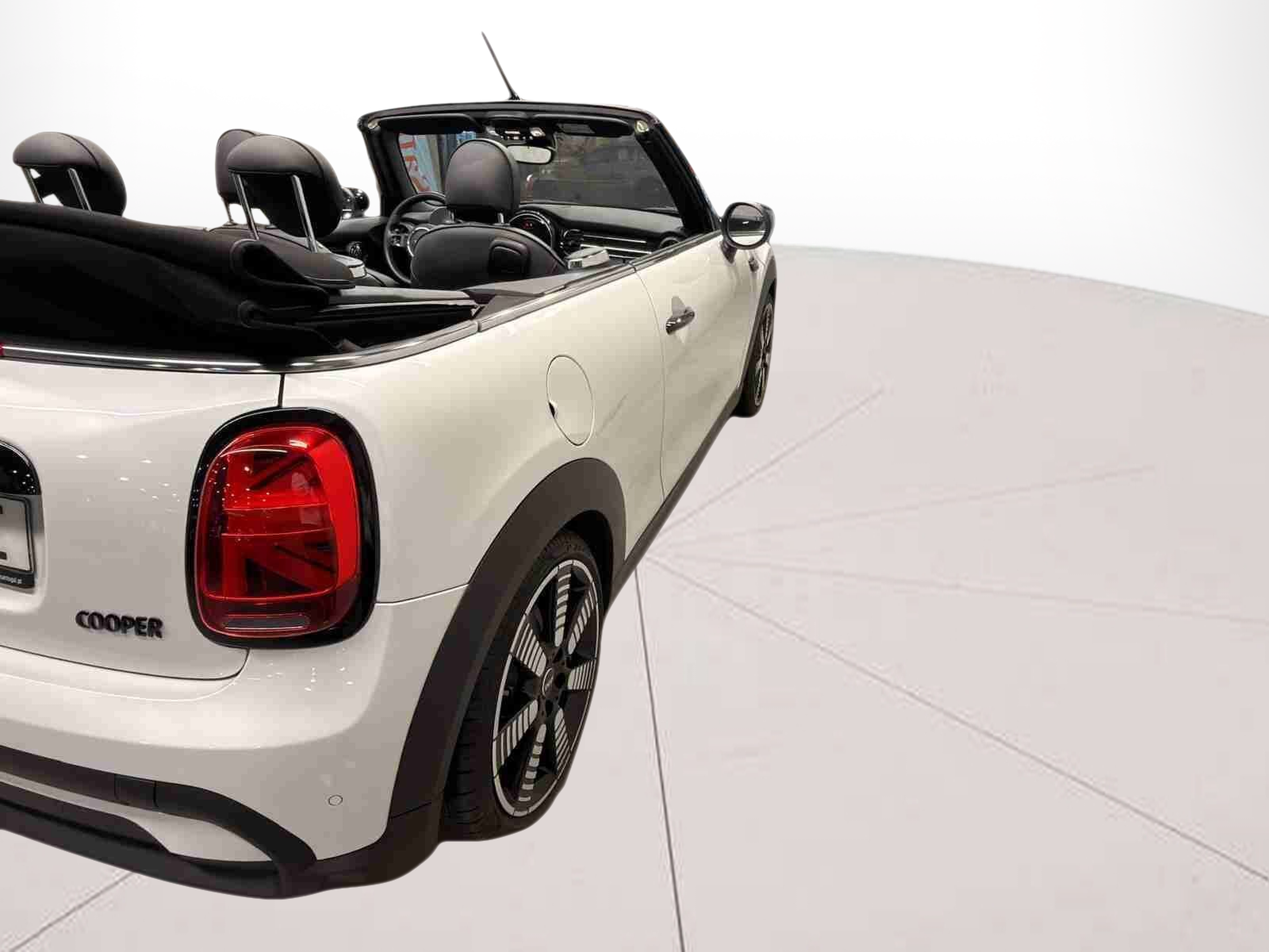 fotoG 4 del MINI MINI Cabrio Cooper 100 kW (136 CV) 136cv Gasolina de 2023 em Oeiras